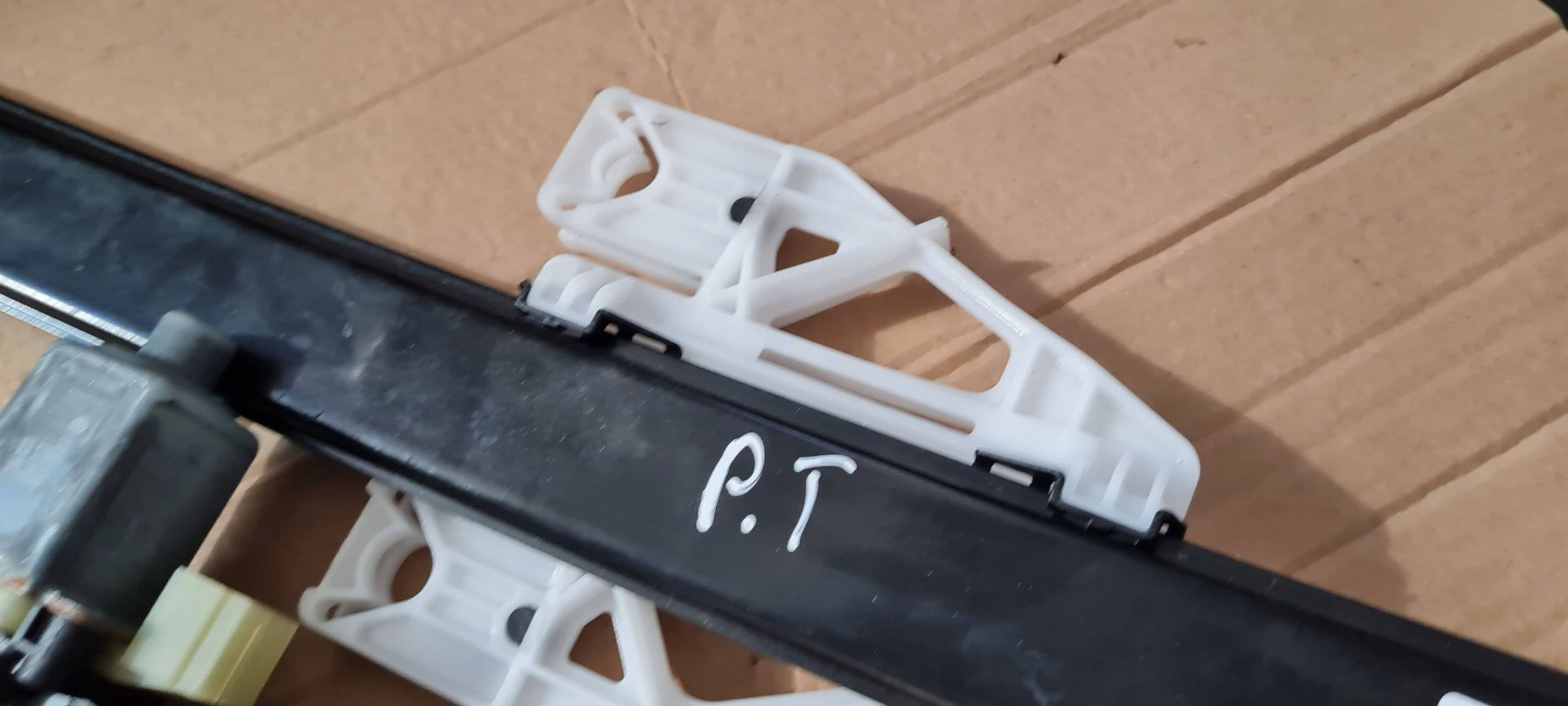 Q3 83A mechanism window regulator right rear part 83A839462