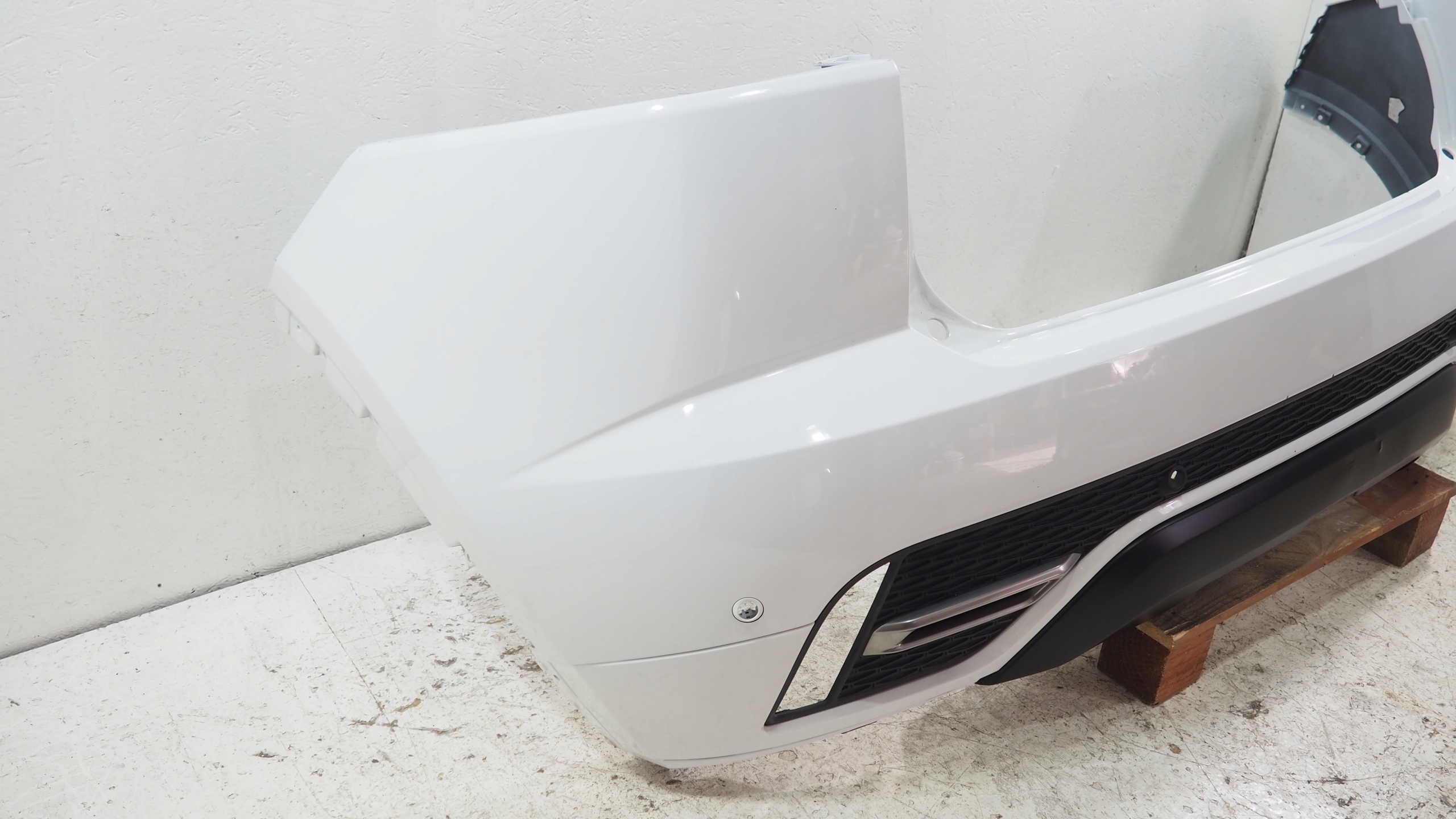 Jaguar E Pace lift bumper rear part rear J9C3-17D781-A