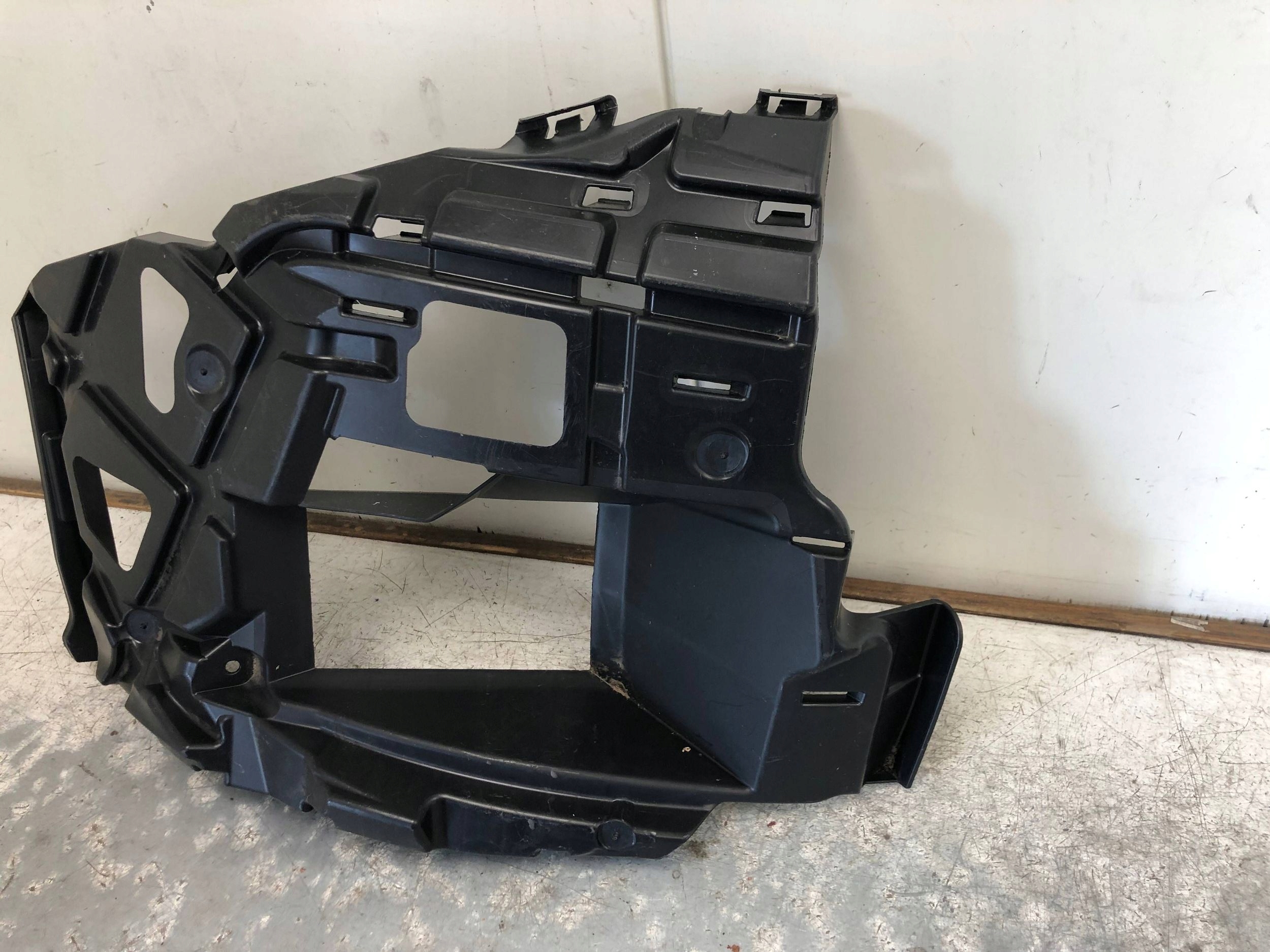 bumper bracket right front VW GOLF VIII 5H0807724N
