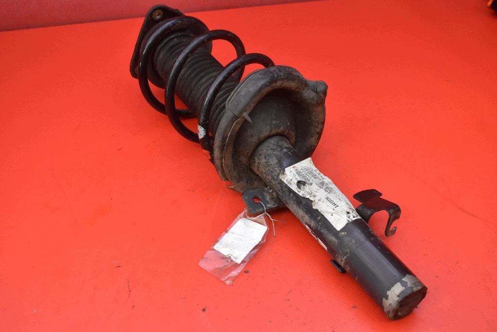 shock absorber right front P31360946 VOLVO V40 2 II 2.0 D2 120 KM 12-16