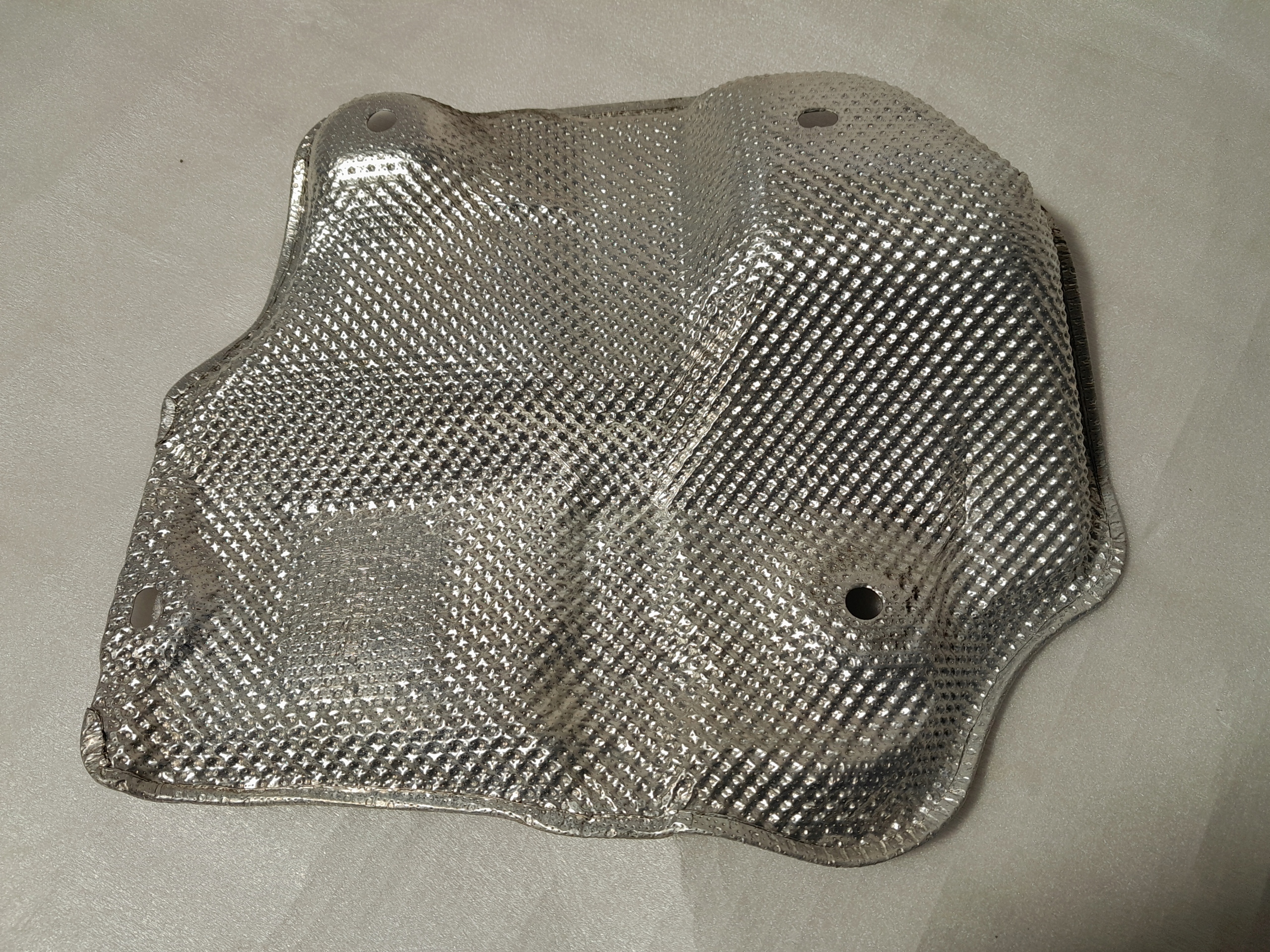 AUDI Q8 4M kryt TERMICZNA výfuku 4M0825725