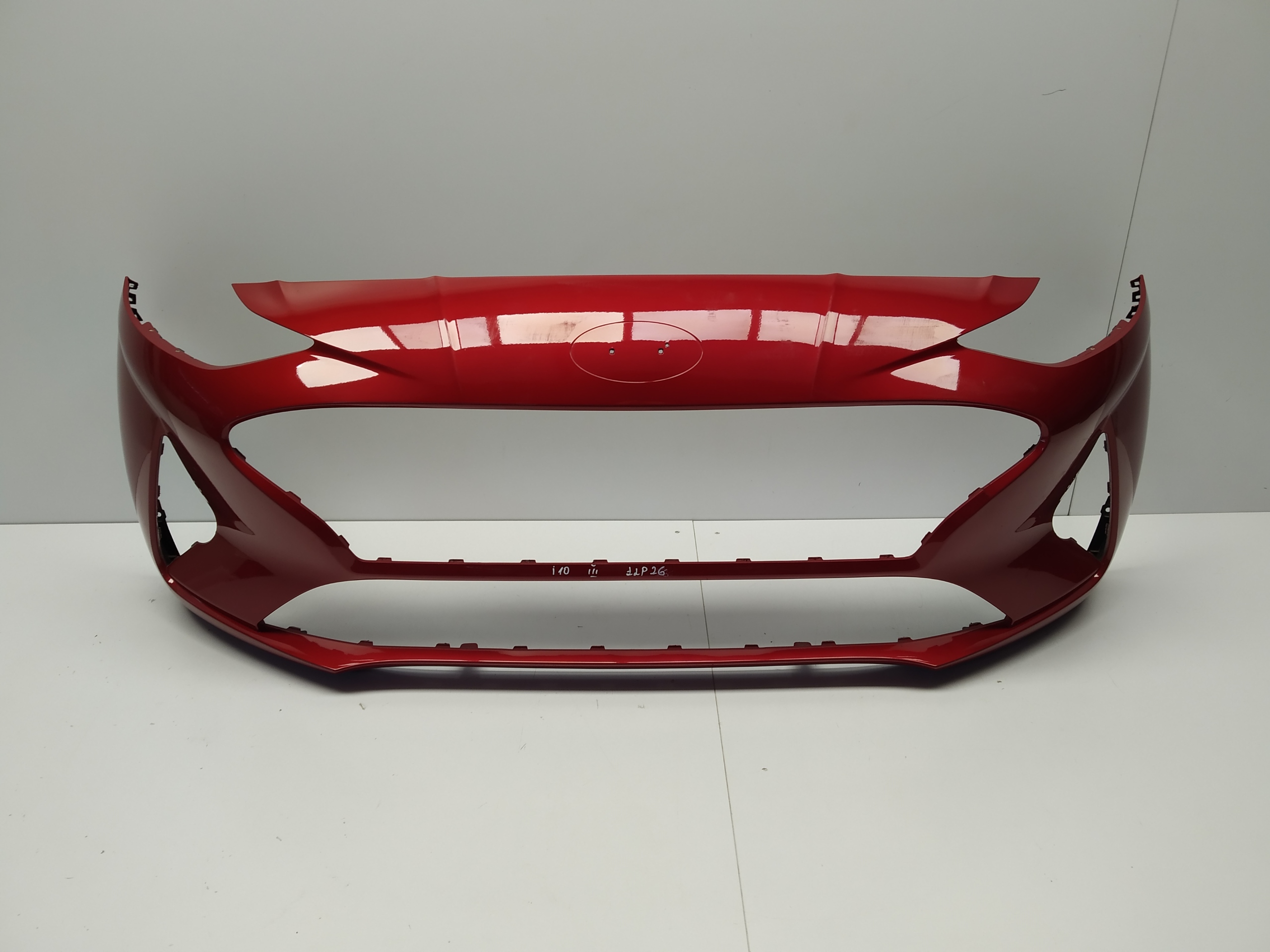 19-23r--- Hyundai i10 III bumper front original red claret