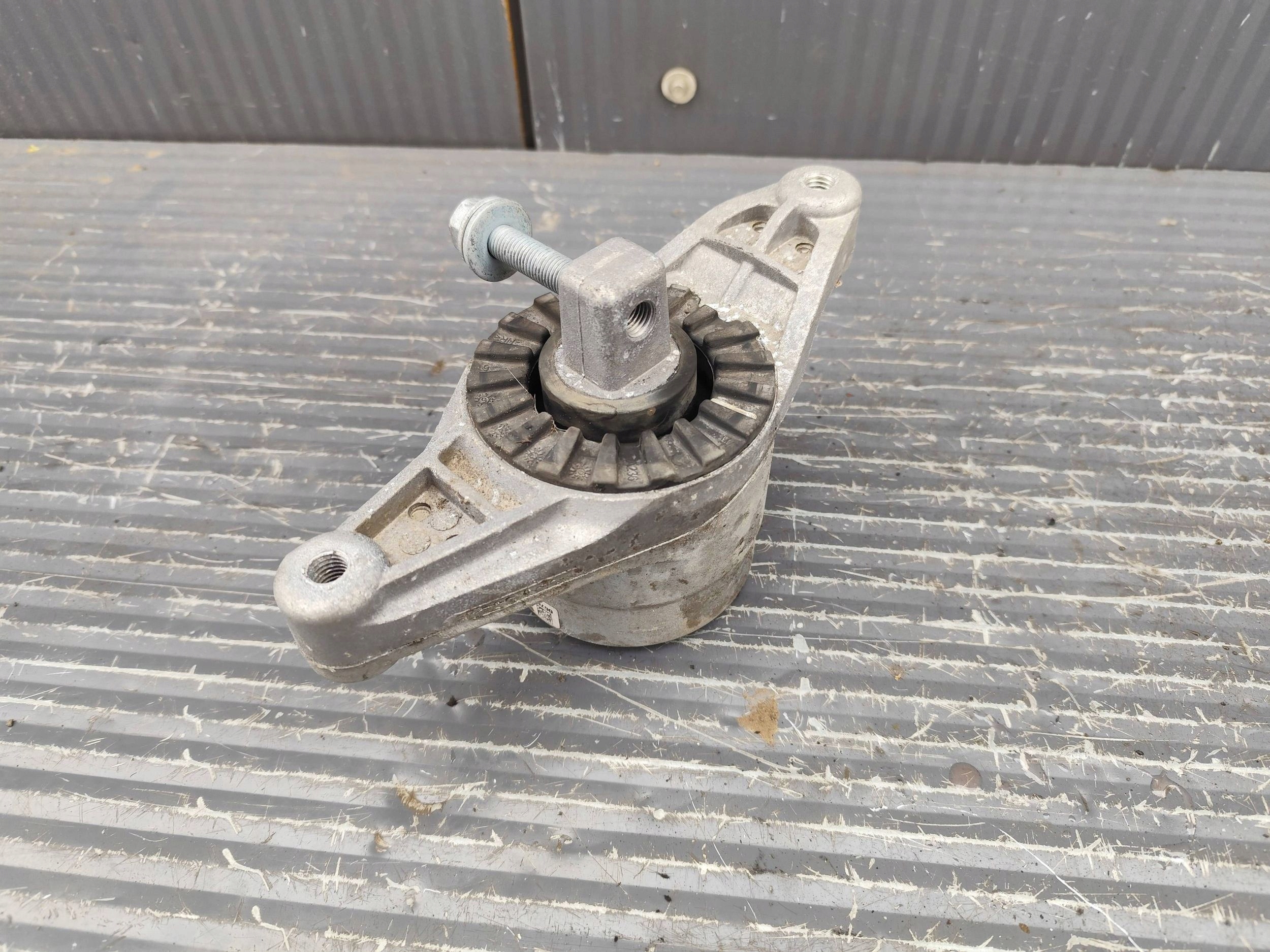MASERATI LEVANTE 3.0D holder engine mount 06700036280