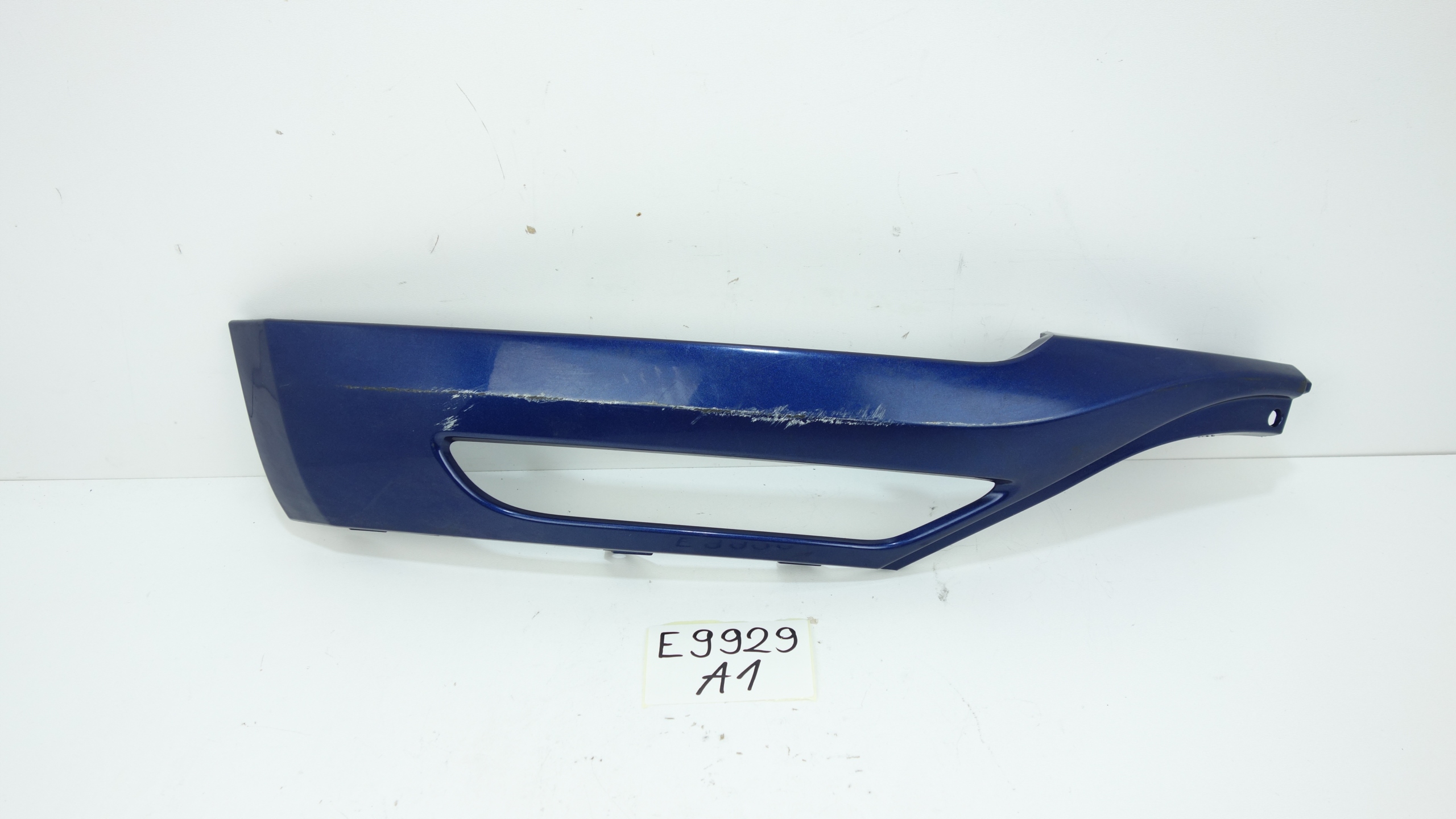 JAGUAR E-PACE X540 2017- grille grid of a bumper right front M9C3-17B875-A