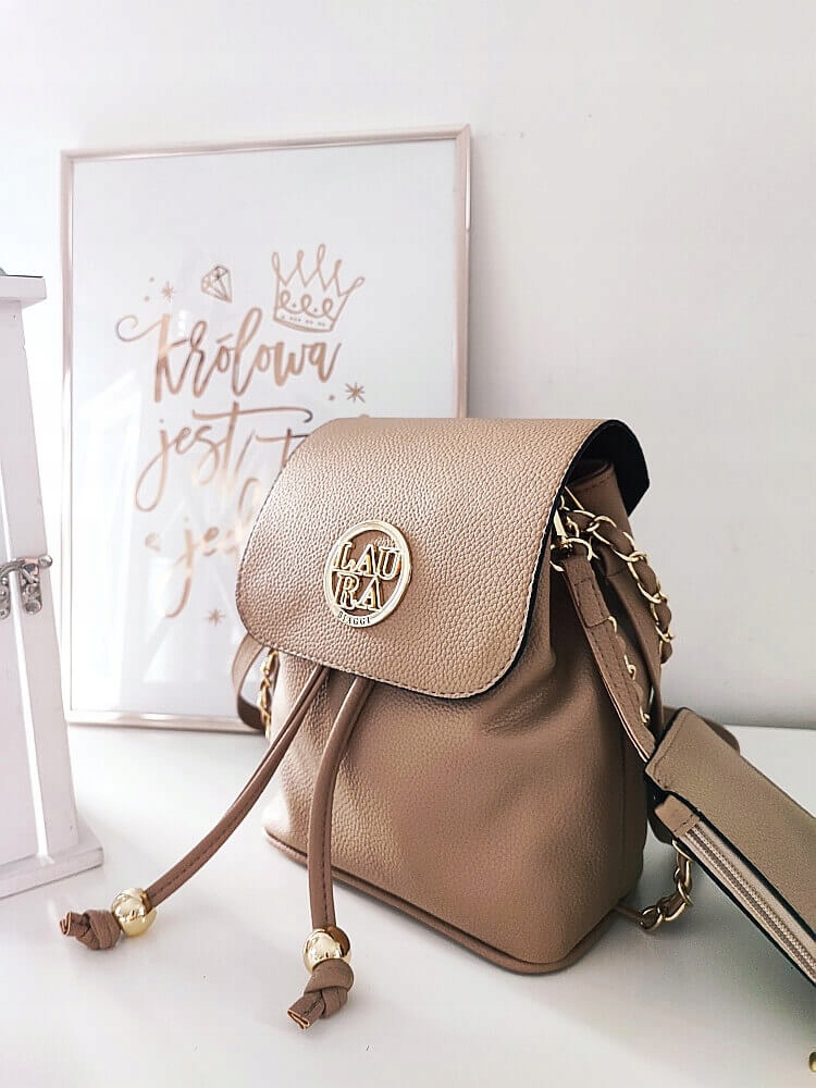 Laura Biaggi kuferek plecak 2w1 z klapką beżowy Kolor beżowy