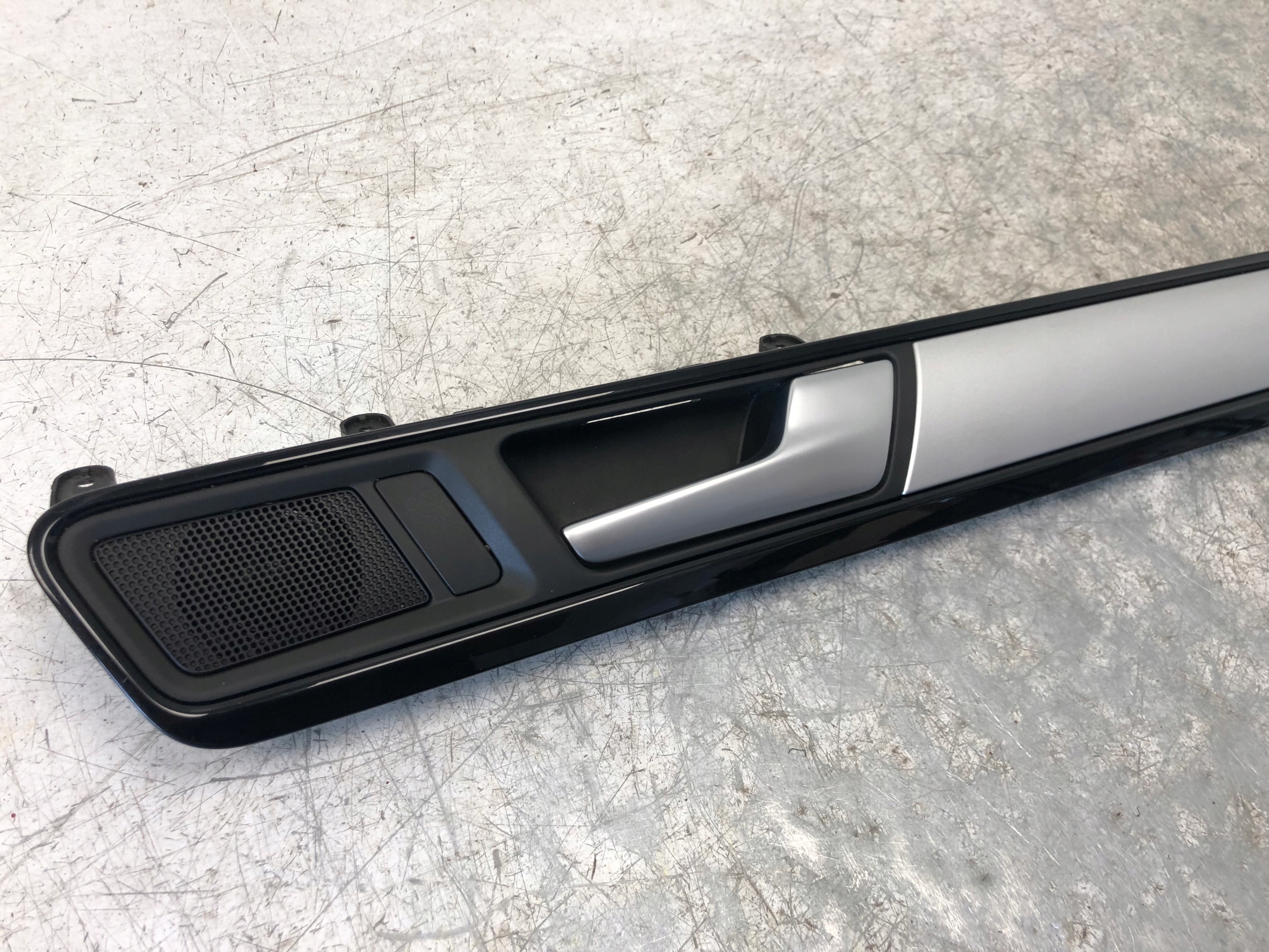 handle DEKOR right rear part VW TOUAREG 7P6867420