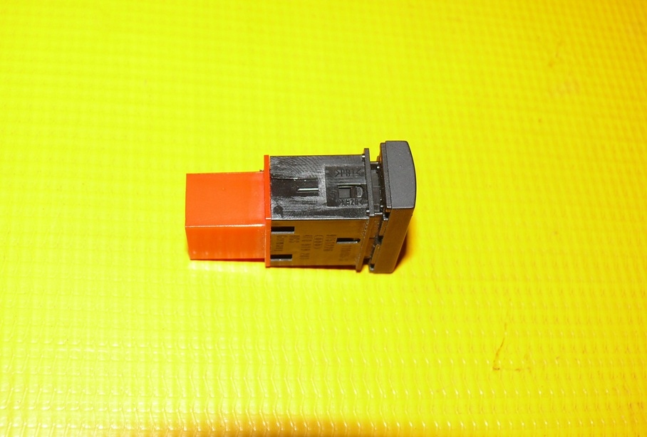 button switch circuit breaker CZUJNIKOW of the parking PDC front AUDI A6 C6 04