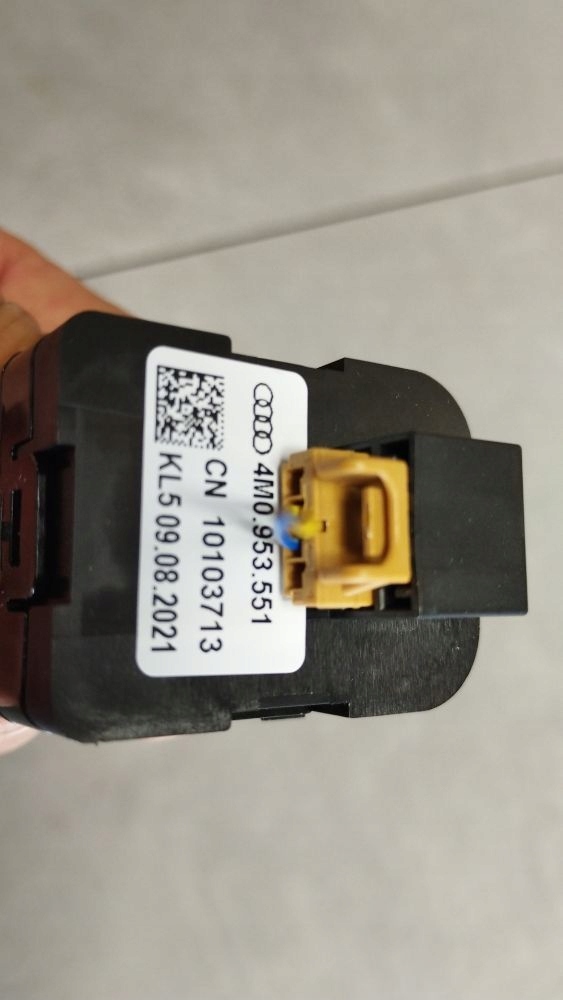 Audi A6 Allroad C8 2022 Bouton Colonne de direction Volant 4M0953551
