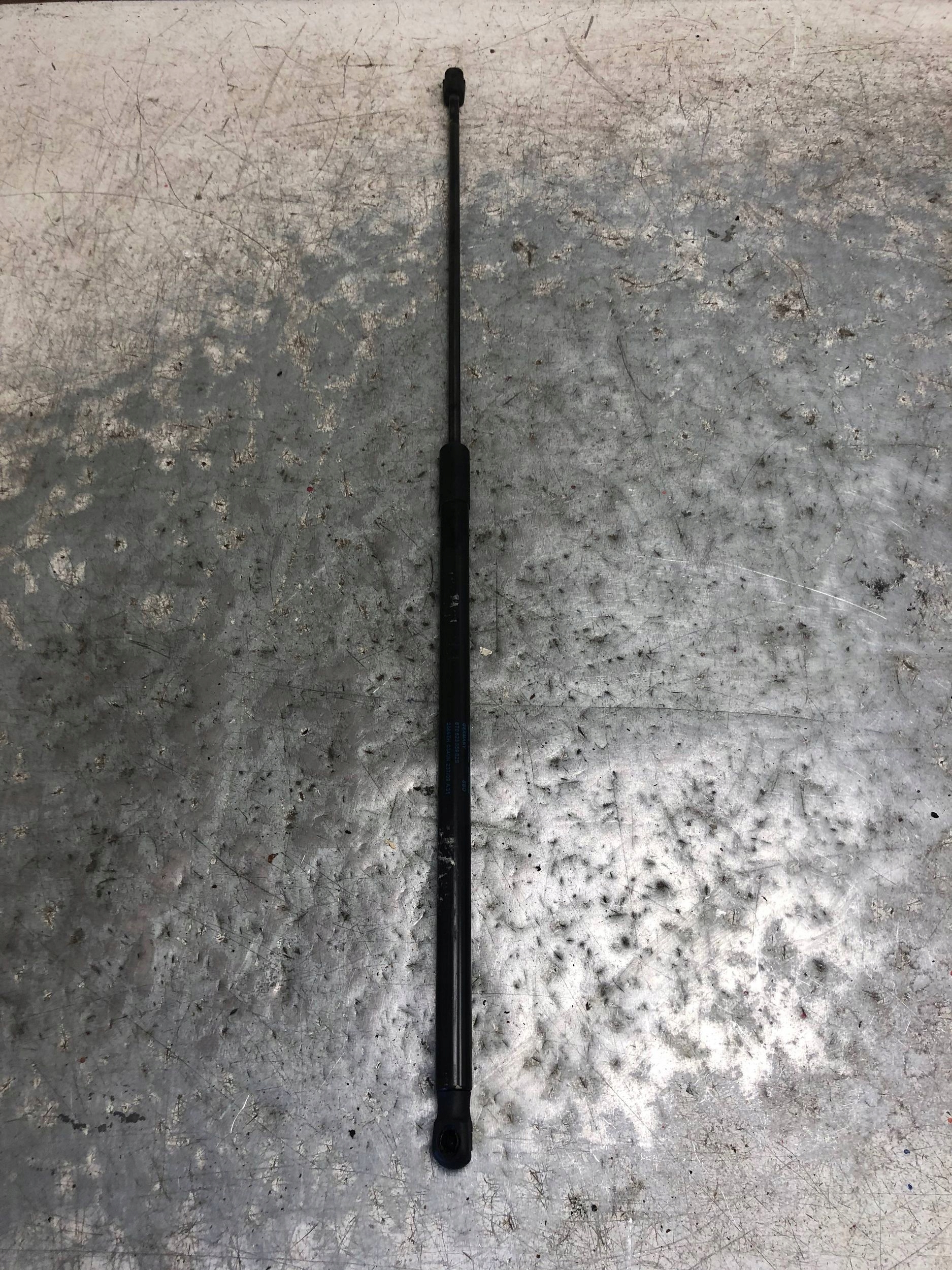 Dämpfer der Kühlergrill AUDI A4 B8 A5 8T0823359