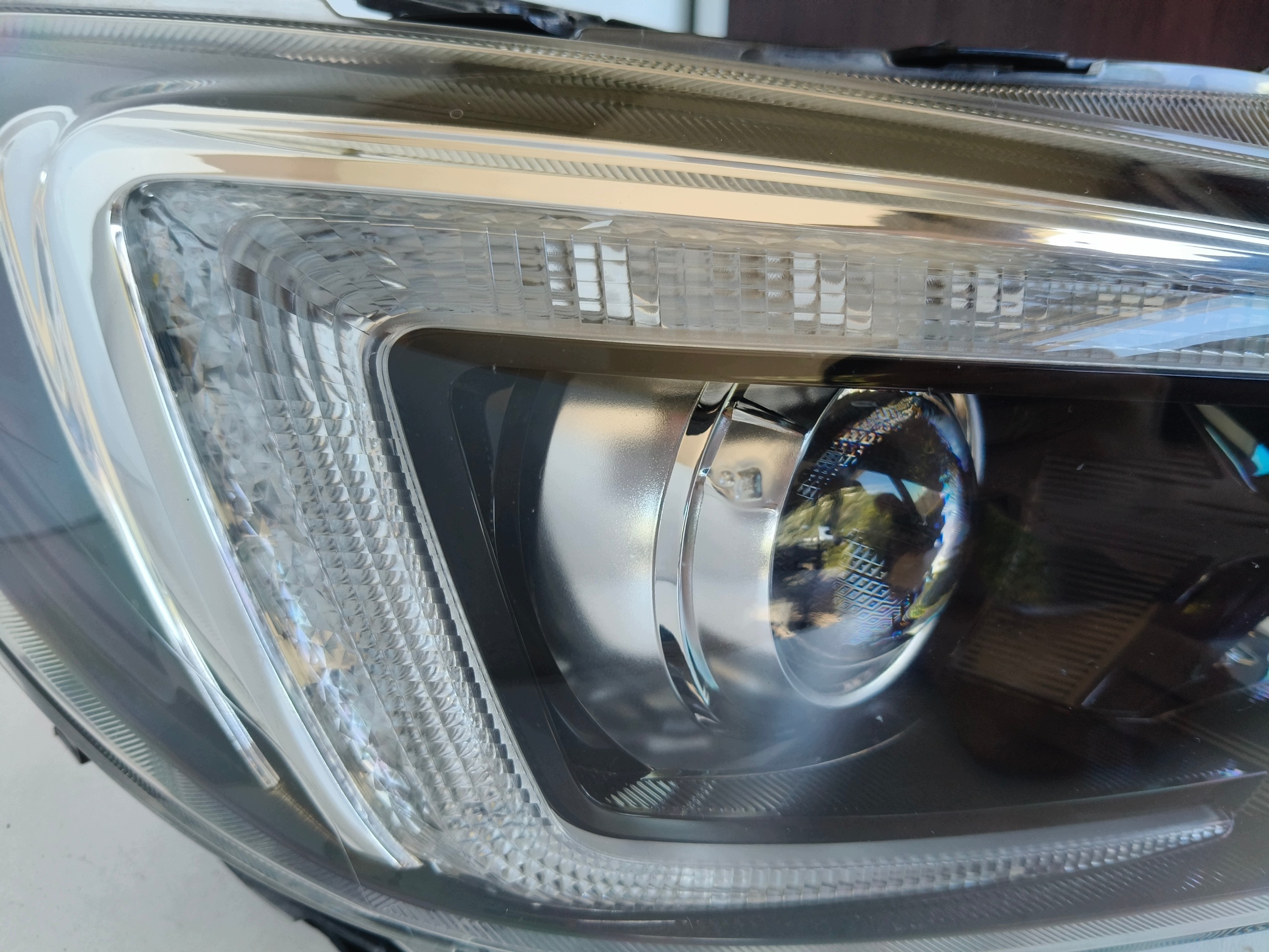 light right REFLEKTOR SUBARU LEVORG 14- LED DARK CIEMNA