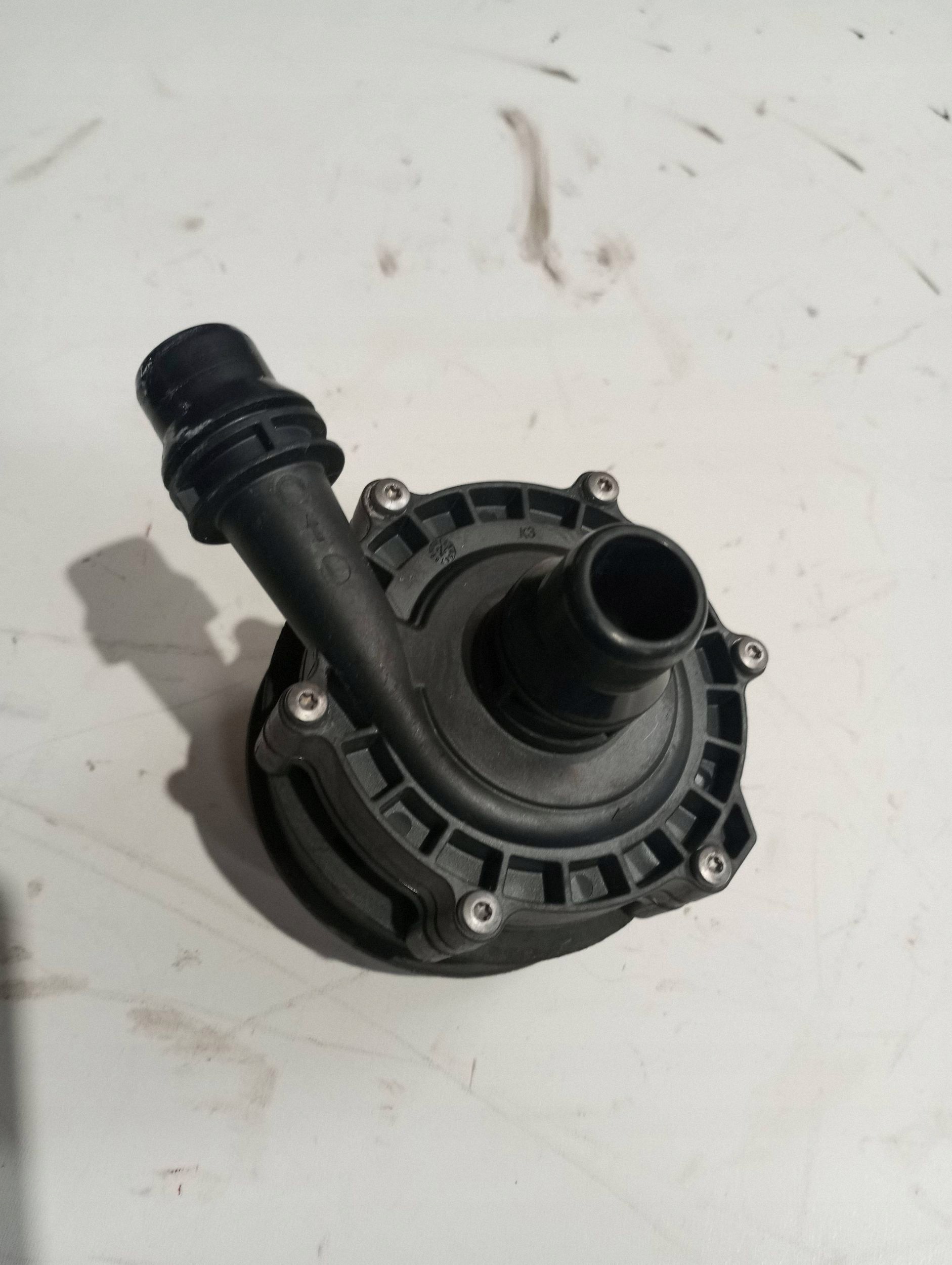 water pump MERCEDES A0005003101