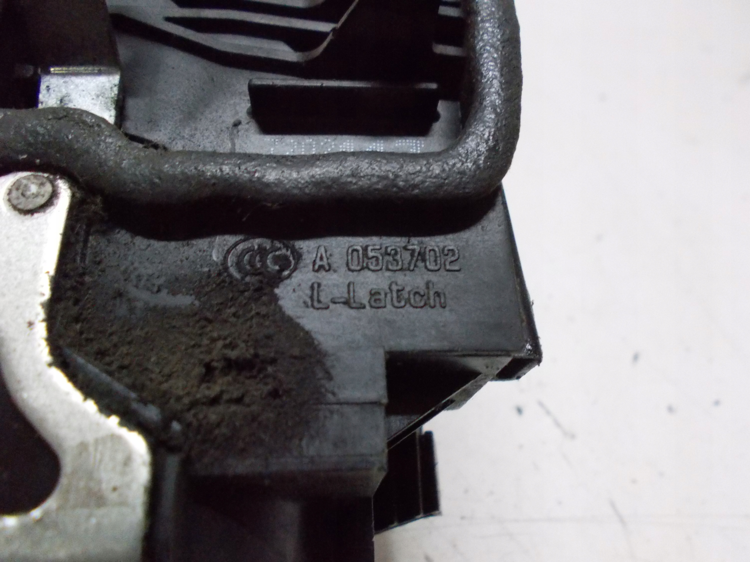 BMW X3 E83 3.0D 08R lock door left rear part 7202147