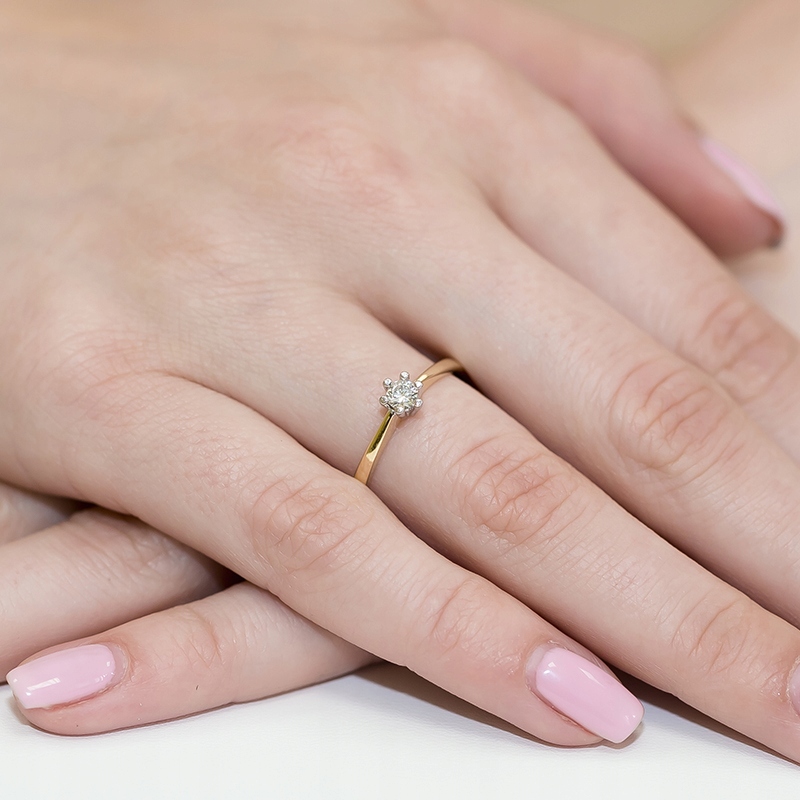PIERŚCIONEK ZARĘCZYNOWY ZŁOTY Z BRYLANTEM 0,15ct ZŁOTO PR. 585 Rozmiar/Średnica wew. (mm) 18/18,33