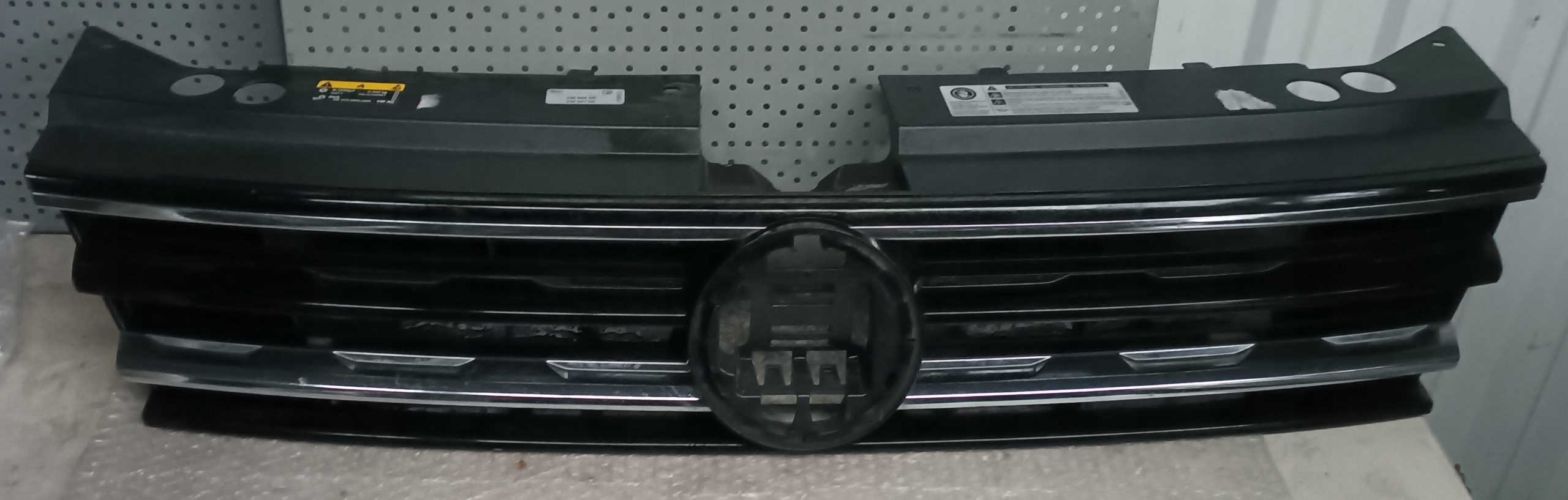 VW Tiguan Kühlergrill FRONTGRILL Kühlergitter 5NA853653BA - Thumbnail 1