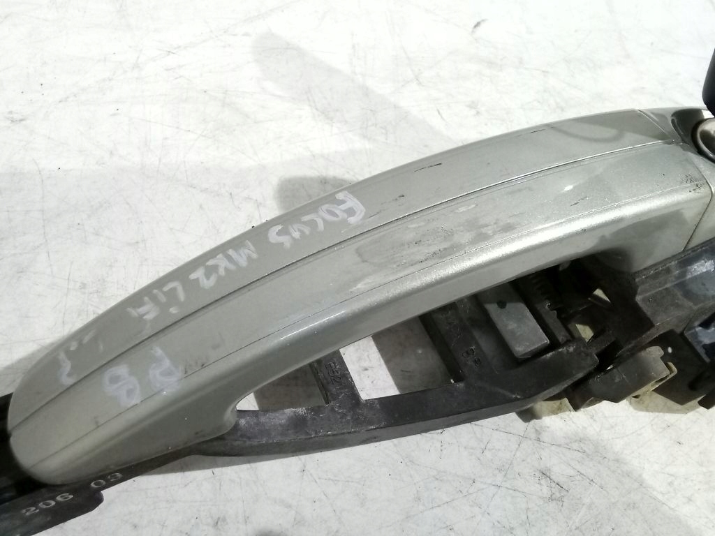 Ford Focus MK2 lift handle exterior left front key P8