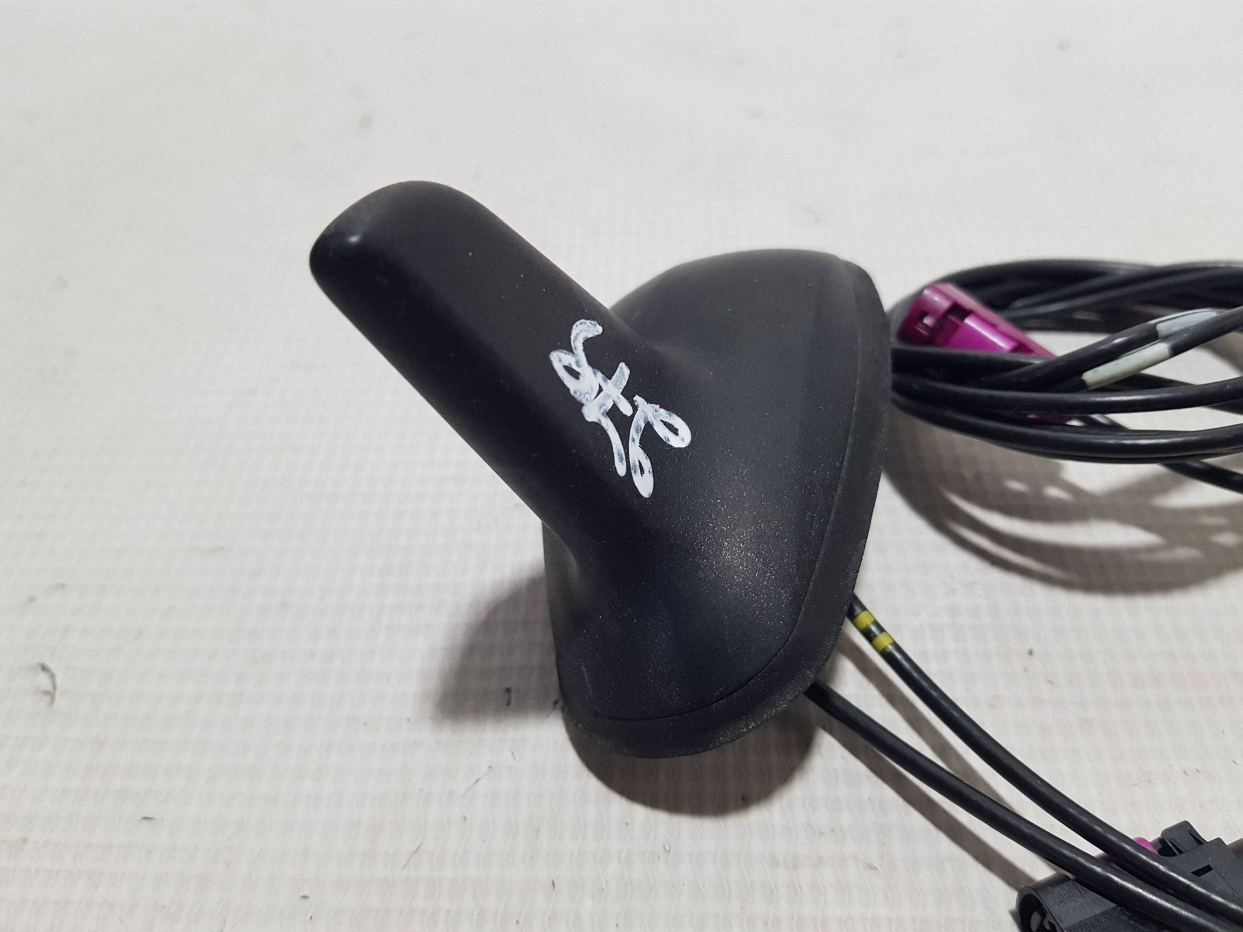 Antenne GPS pletwa Mercedes C W204 2048207075