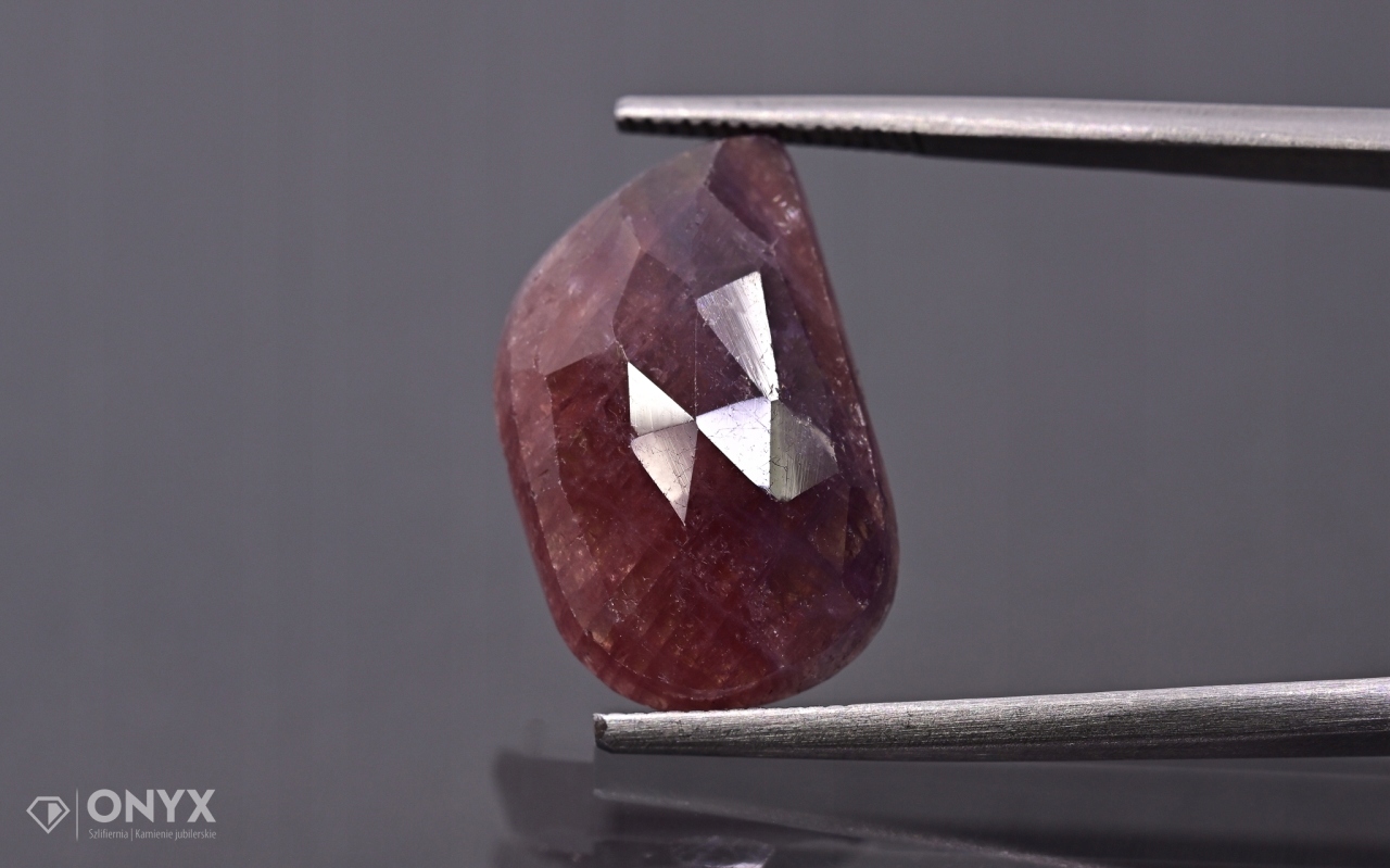 Safír fasetovaná nepravidelná rozeta 18,5x11,5 mm