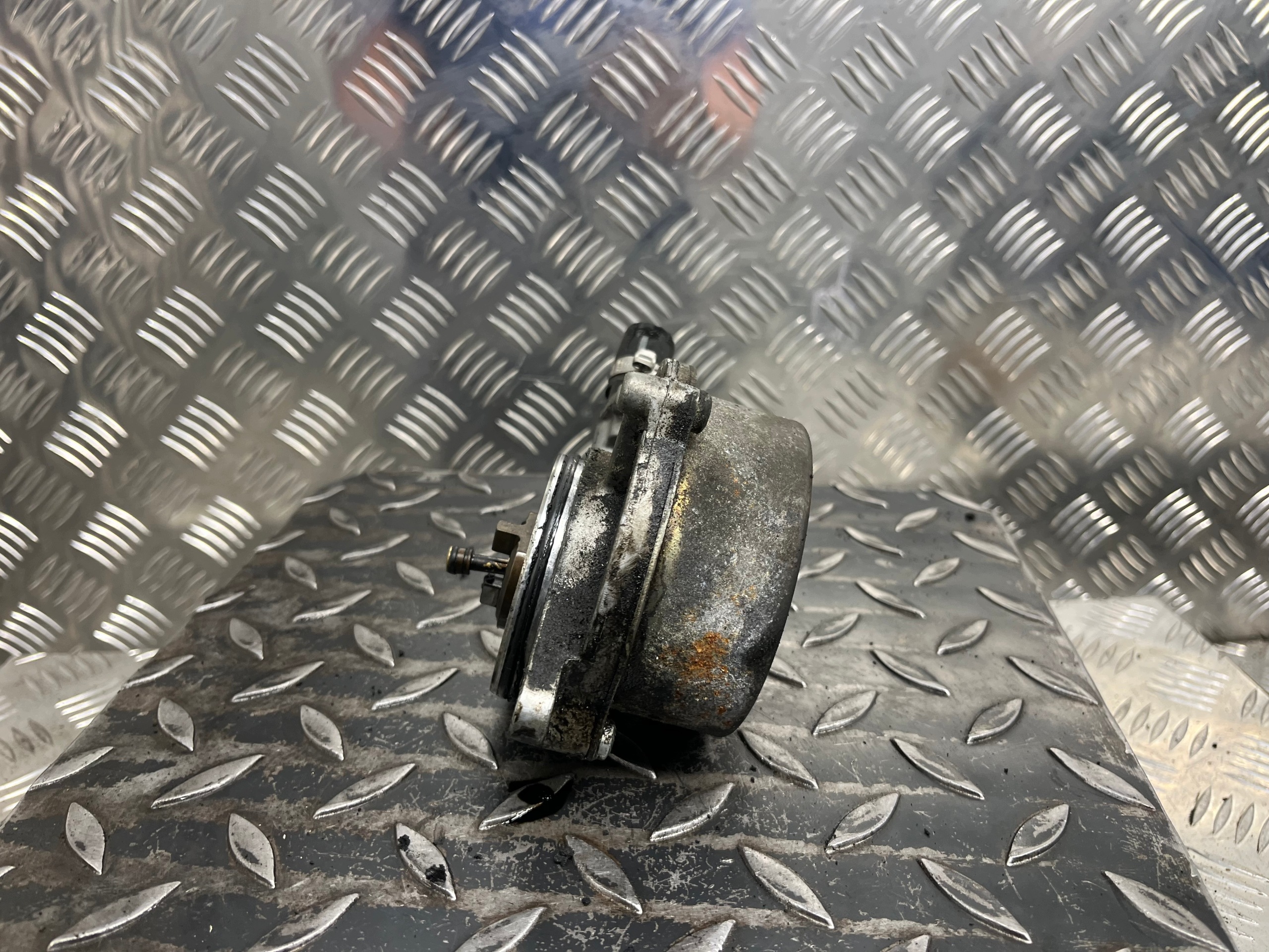 Pompa VACUM VAKUM AUDI A6-C6 2.7 TDI