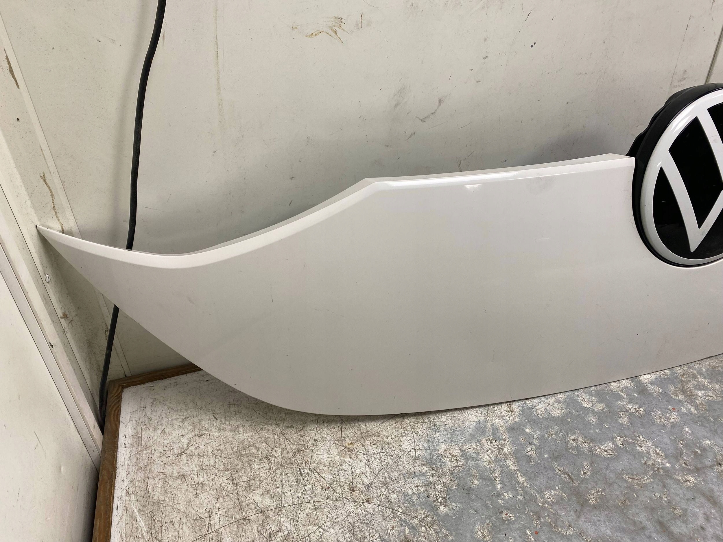 VW ID BUZZ grill bonnet cover front EMBLEMAT BIALY LB9A 1T3823029A