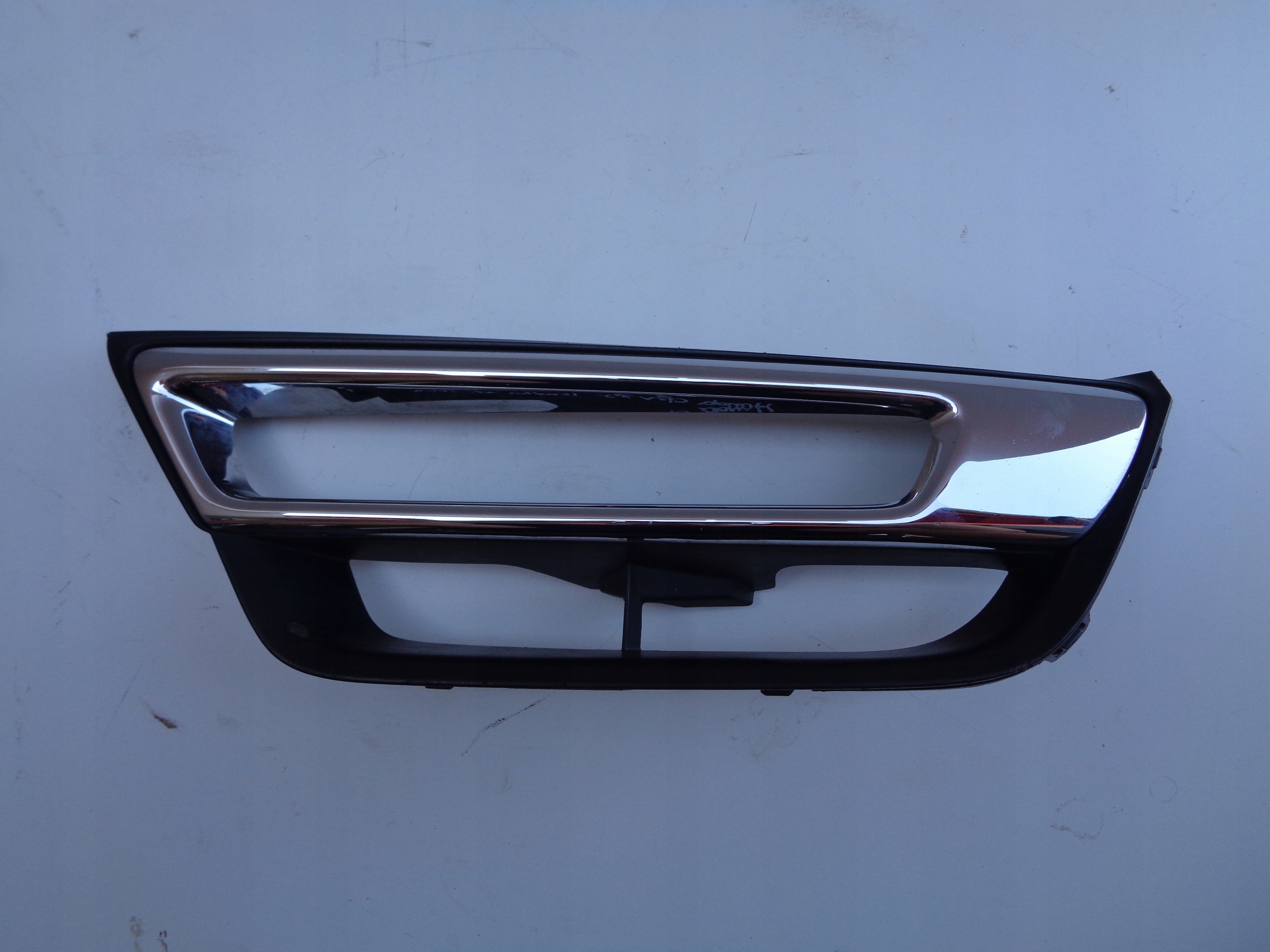 grid of a bumper left HONDA CRV V 19