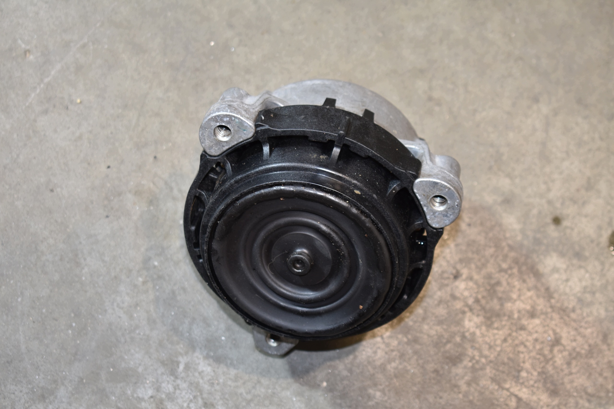 perfect condition holder engine mount right BMW G01 G02 G30 1