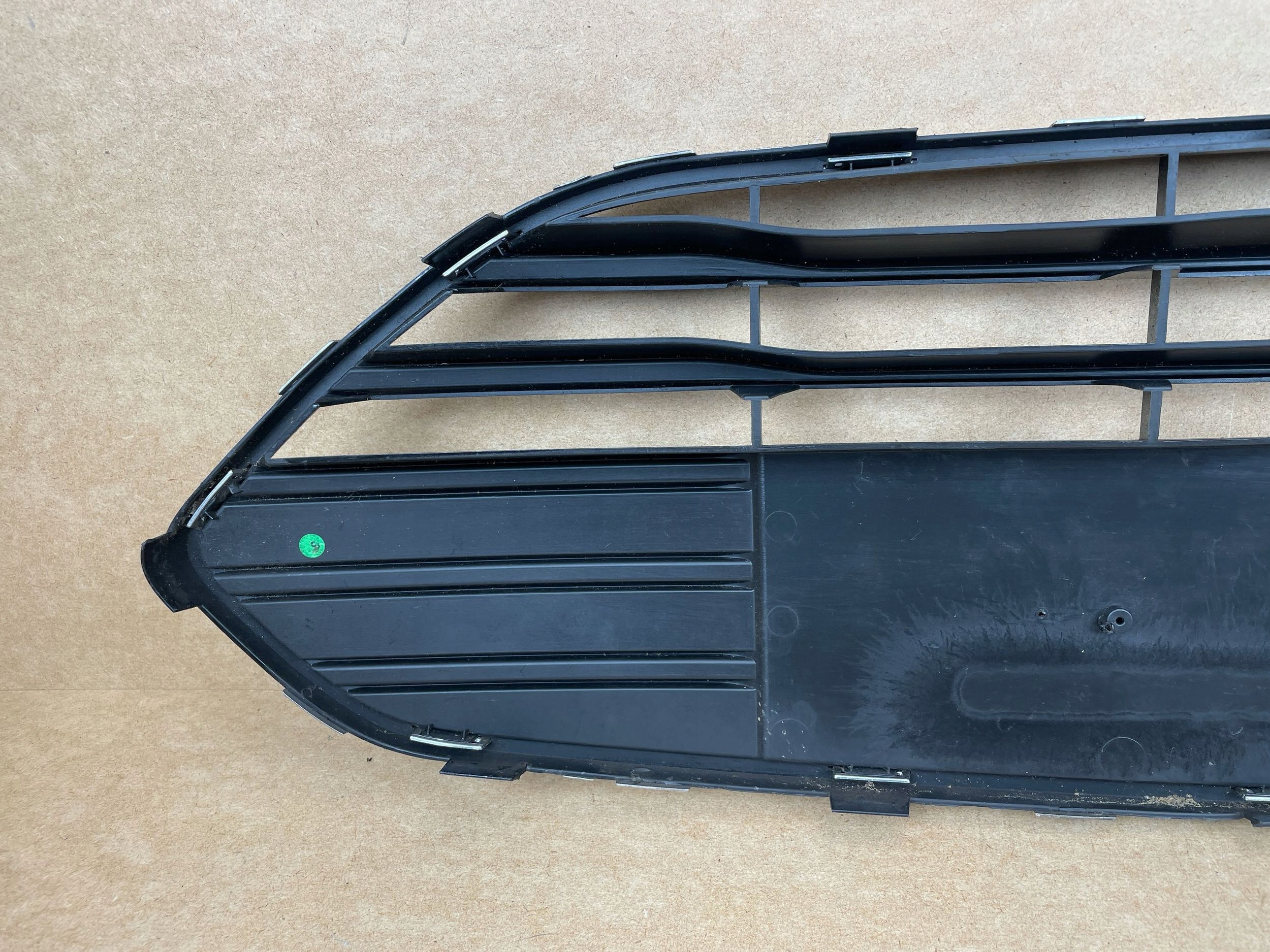 Grill mitte der Stoßstange vorne FORD B-MAX 2012-2017 AV11-17B968-B