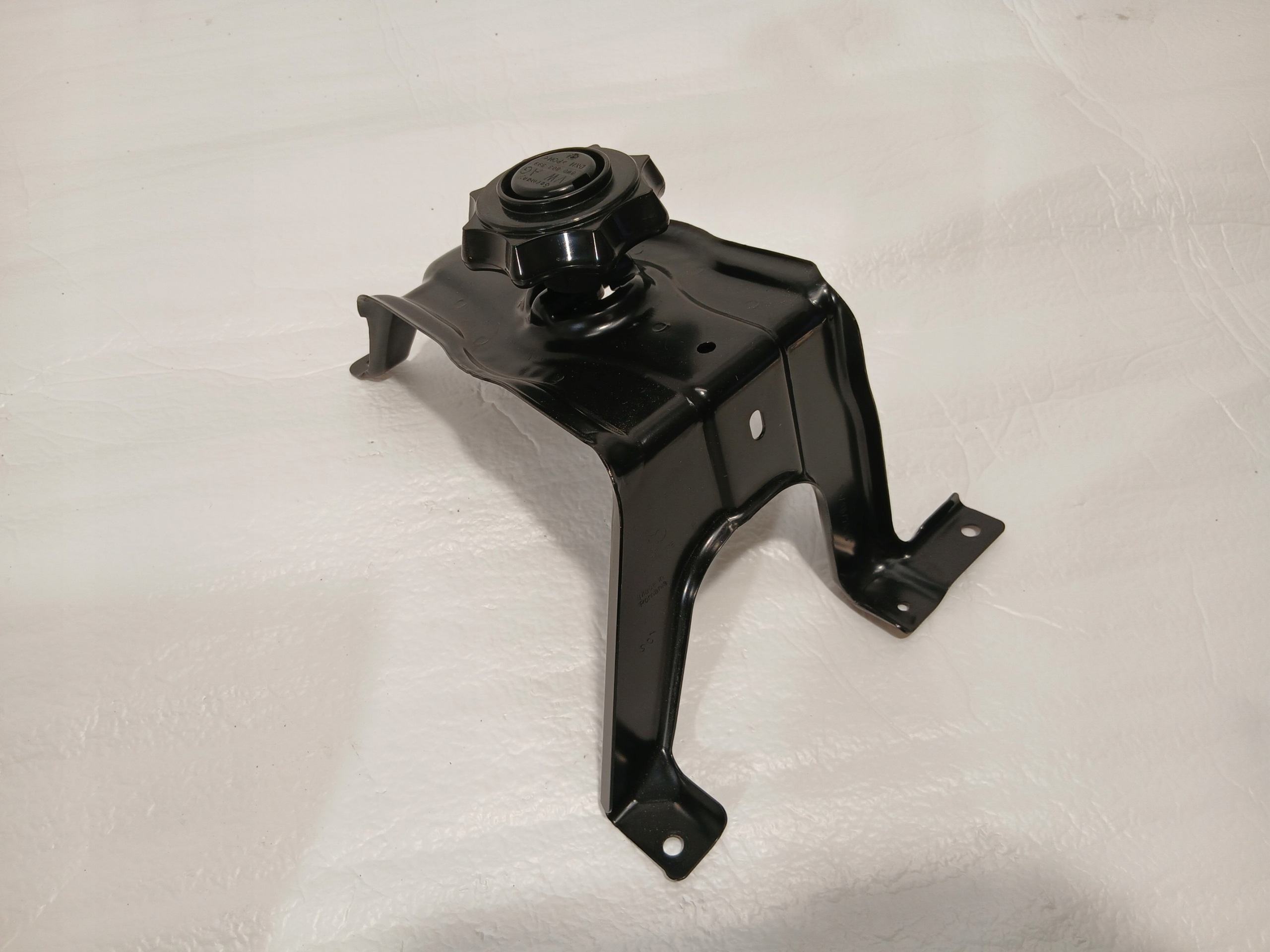 AUDI A4 B9 LIFT Support plaque Roues de la roue de secours 8W0802715B