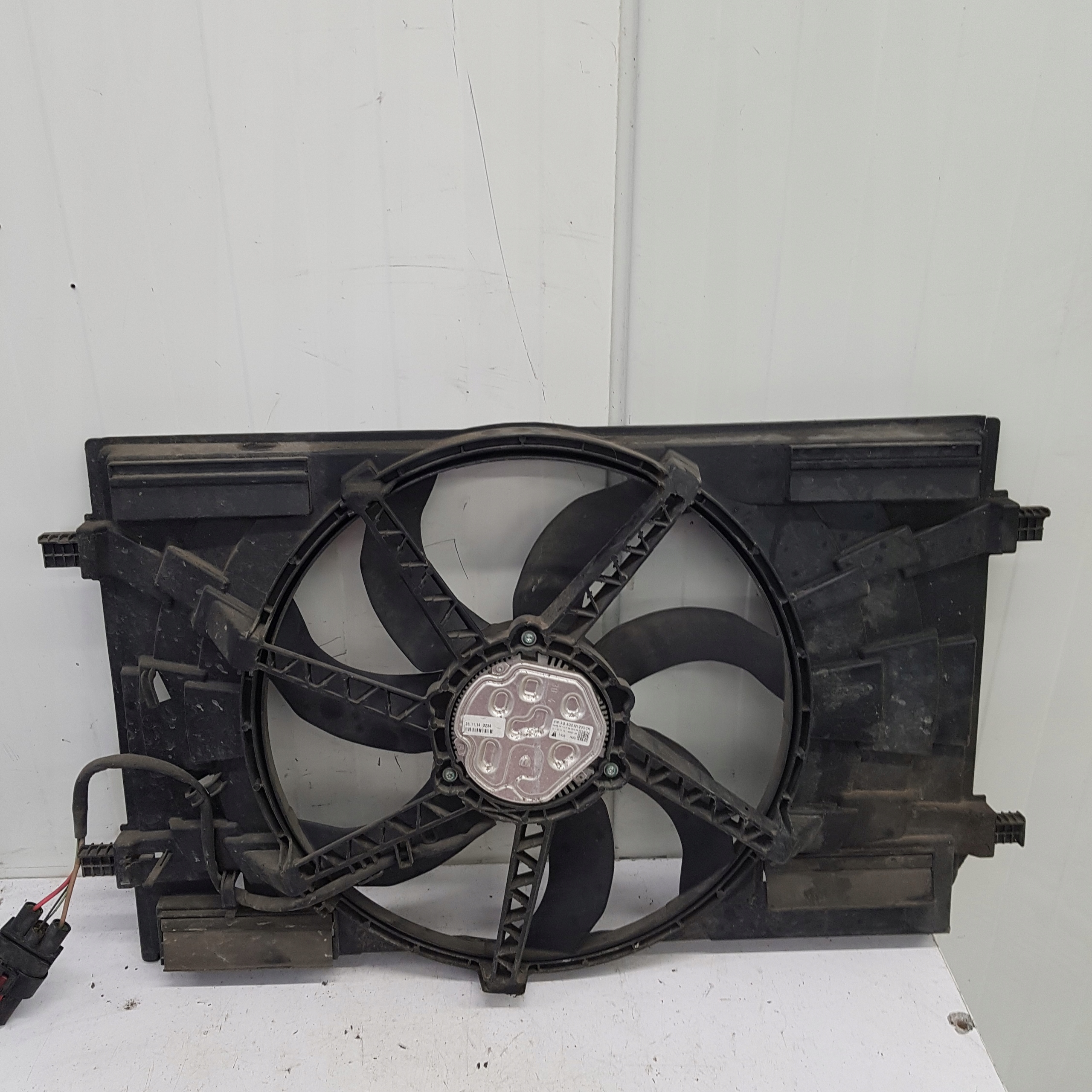 ventilátor chladiče VOLKSWAGEN PASSAT B8 5Q0121203CN