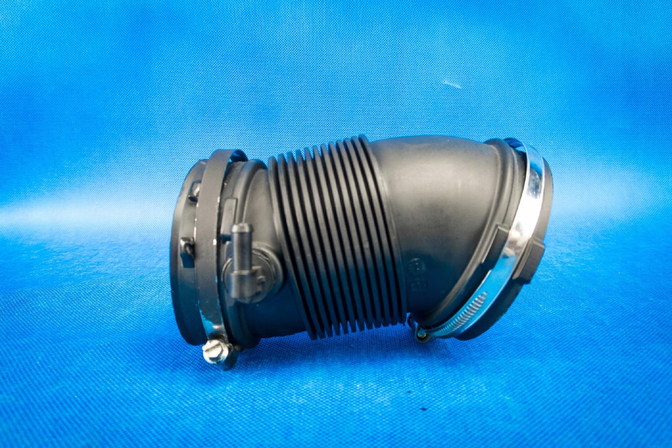 suction pipe air Audi A8 4H 4H0129616F 6.3FSI