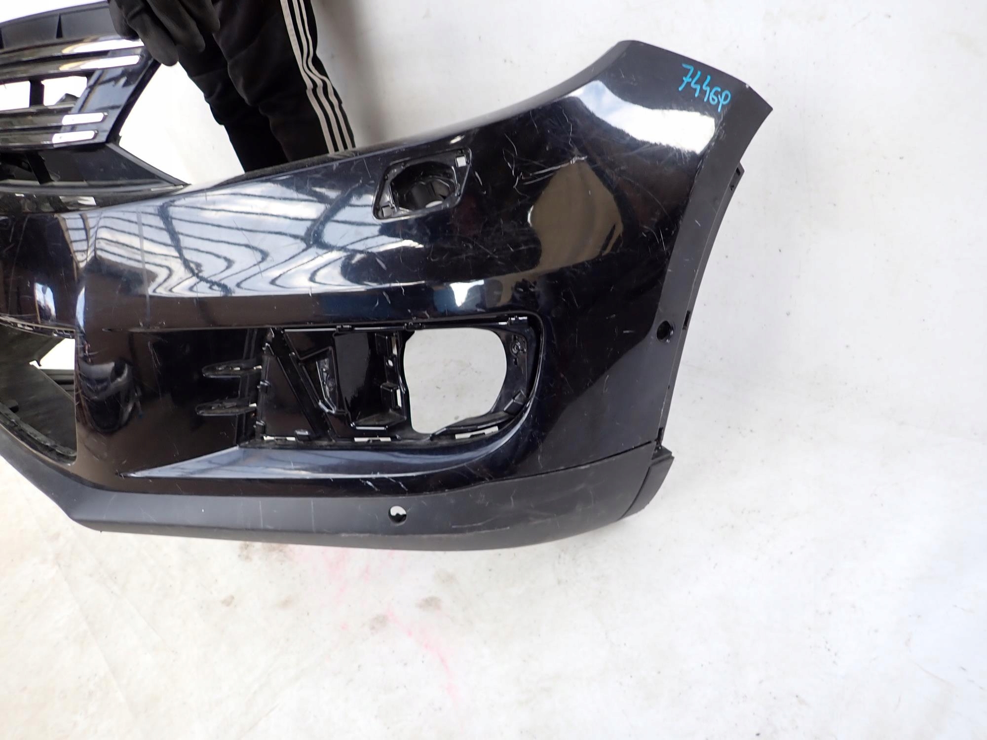 VW TIGUAN and 1 LIFT 11-16 bumper front front PDC SPR