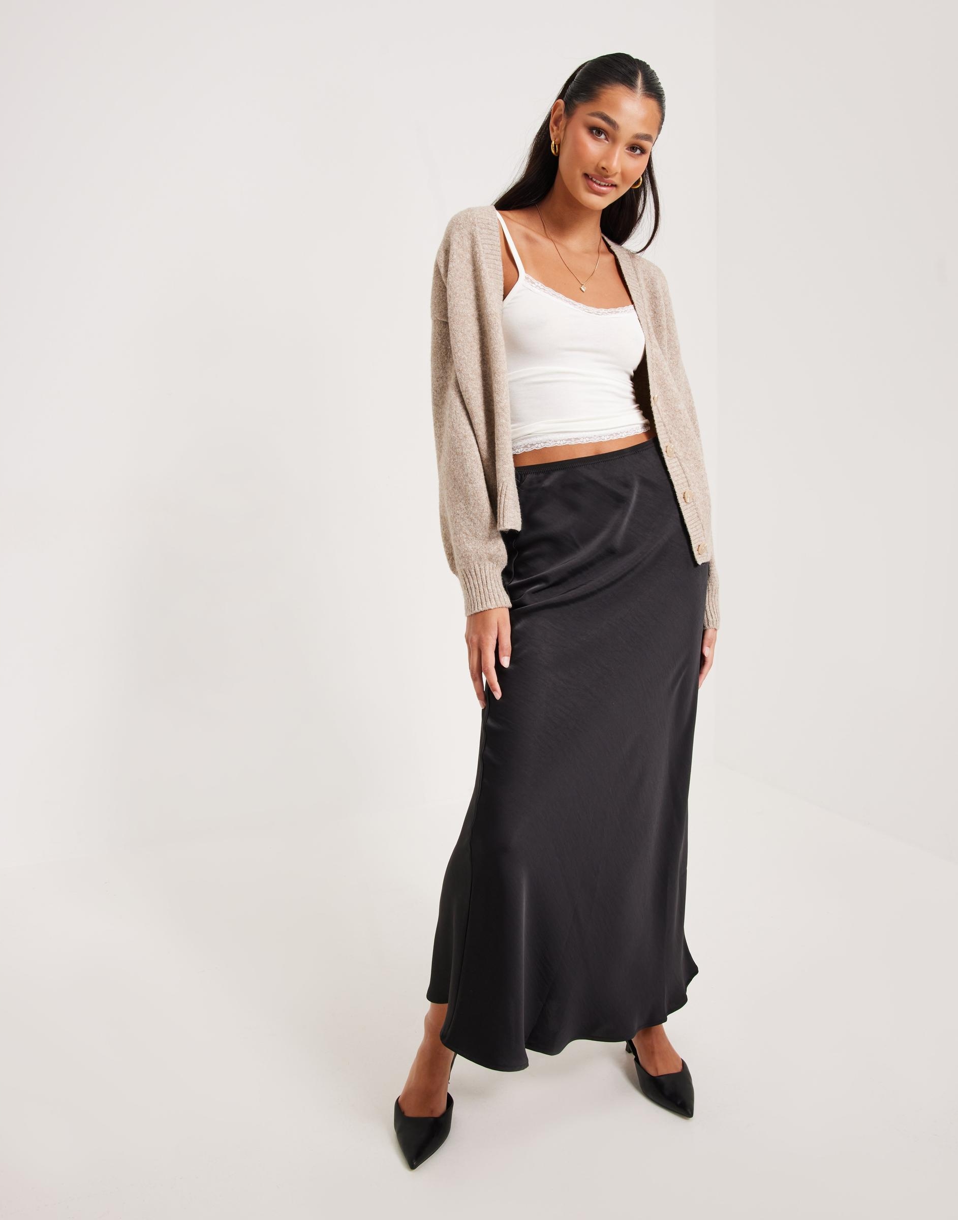 NELLY KLASYCZNY TOP RAMIĄCZKA KORONKA V-NECK E96 NG5__XS Rozmiar XS