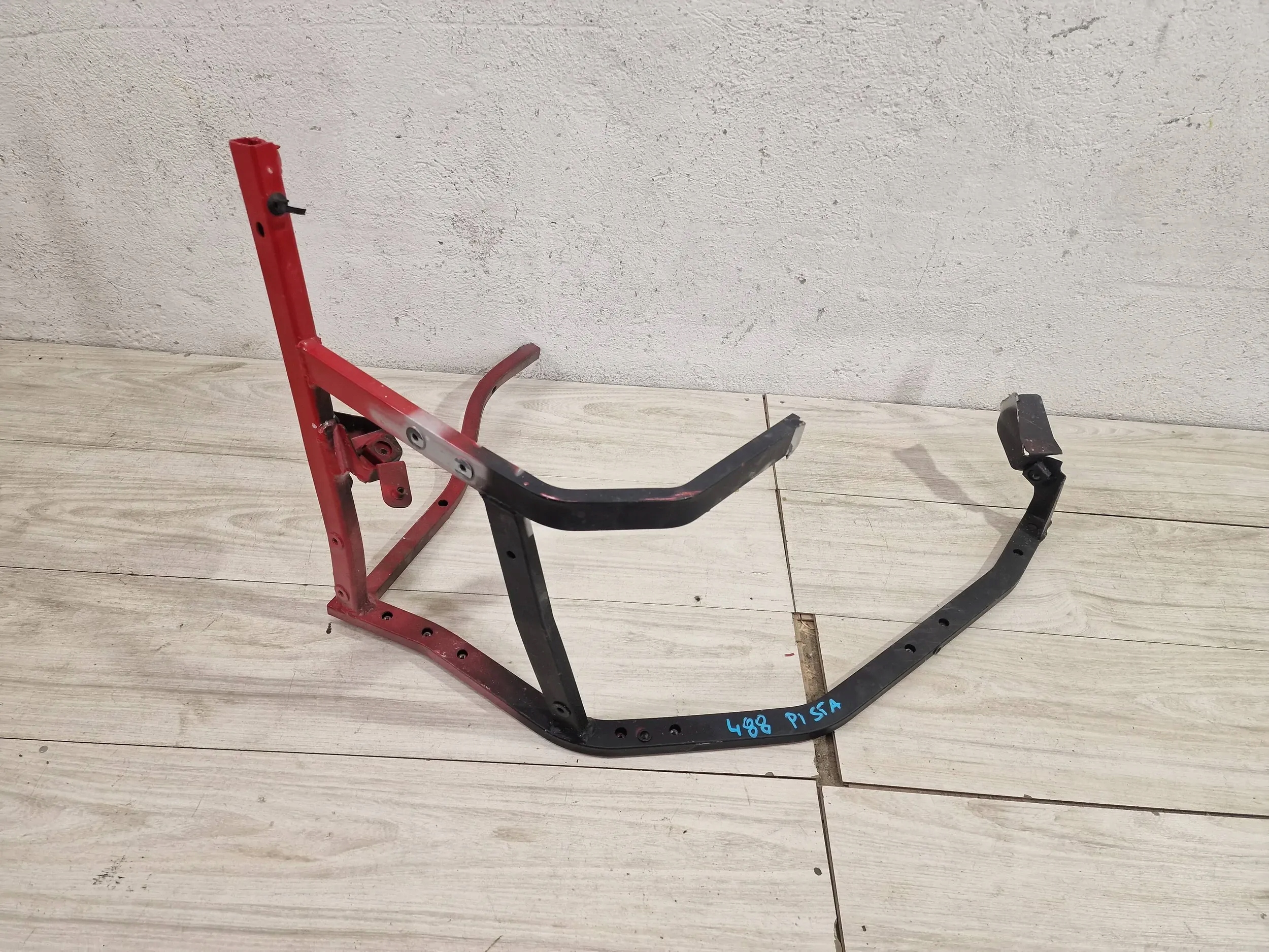 Ferrari 488 Pista 2018 prawe wzmocnienie przednie