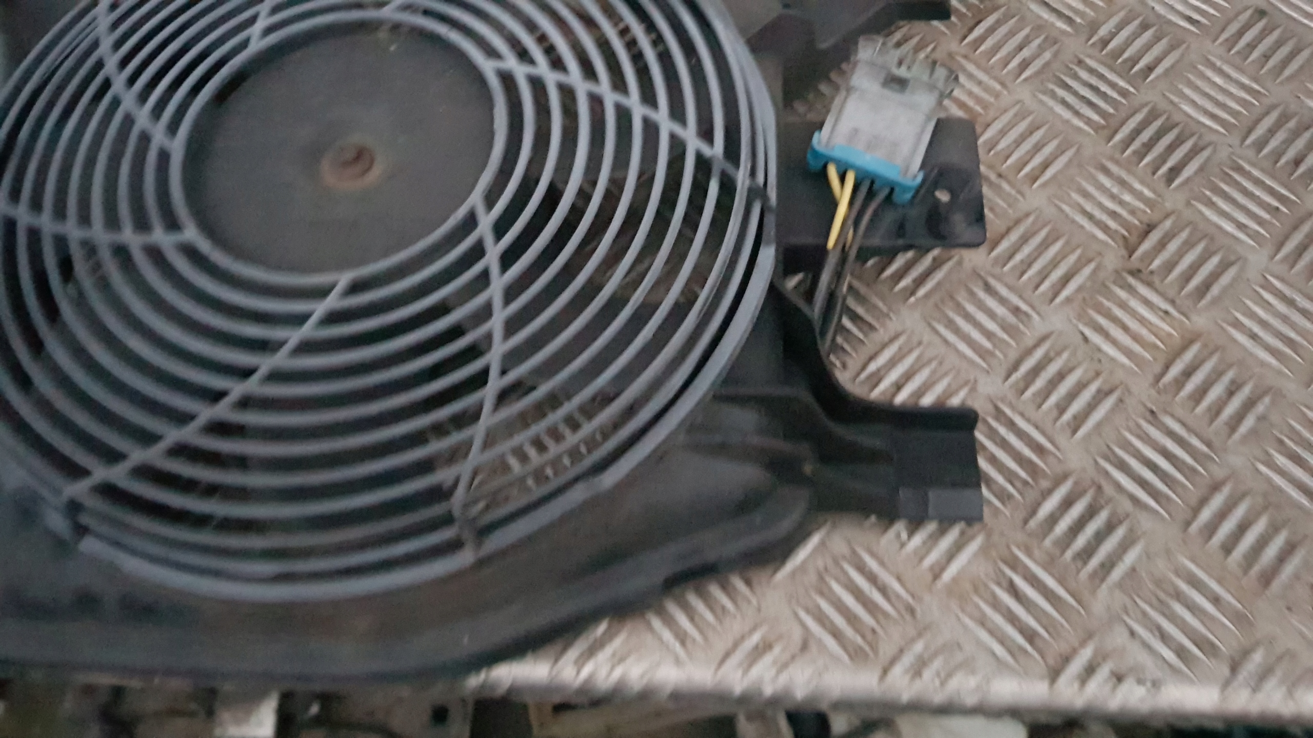 MERCEDES W163 ML 4.3 8V ventilátor chladiče