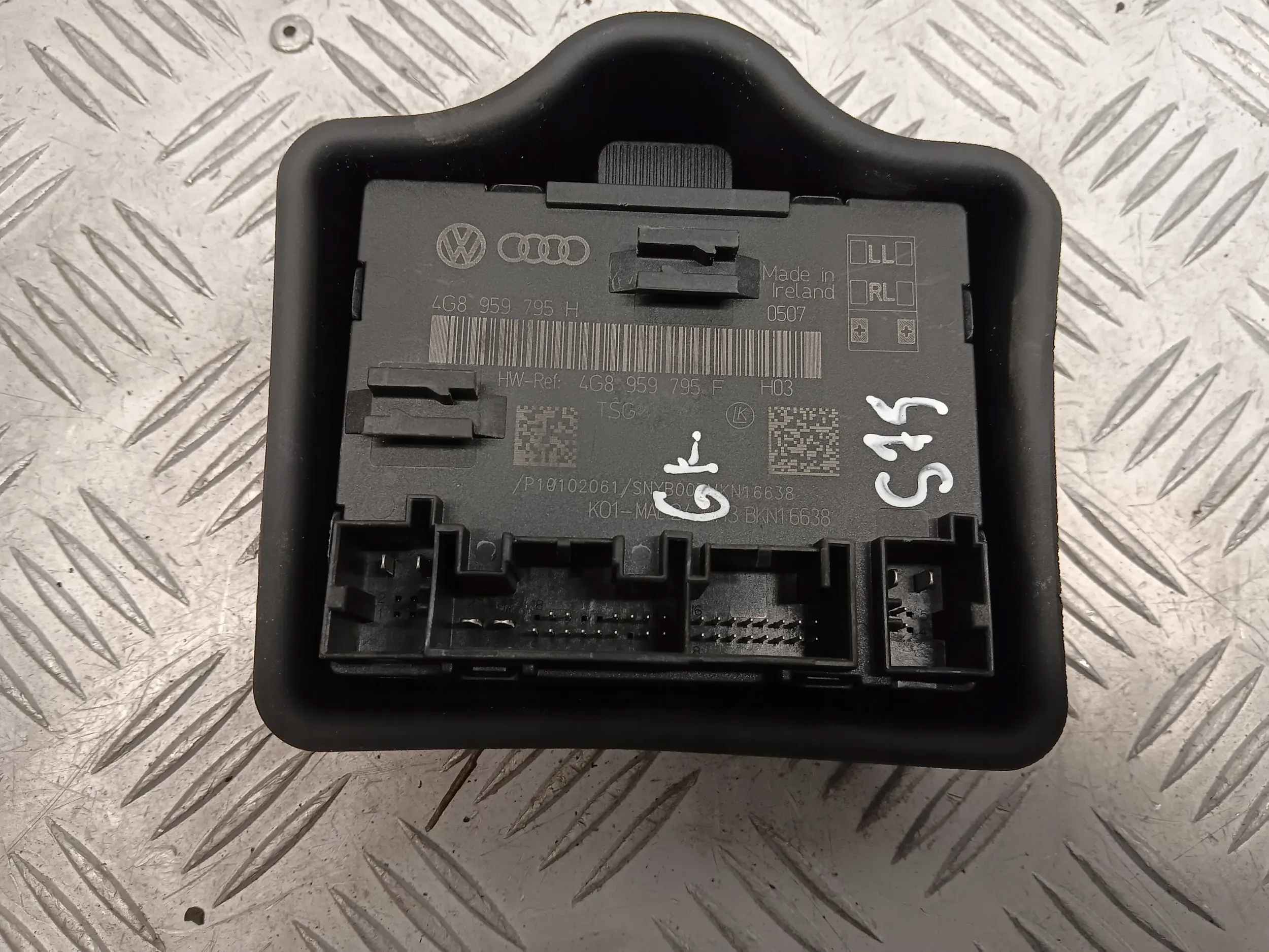 Audi A7 S7 4G 4G8959795H Tył strona lewa Moduły drzwi