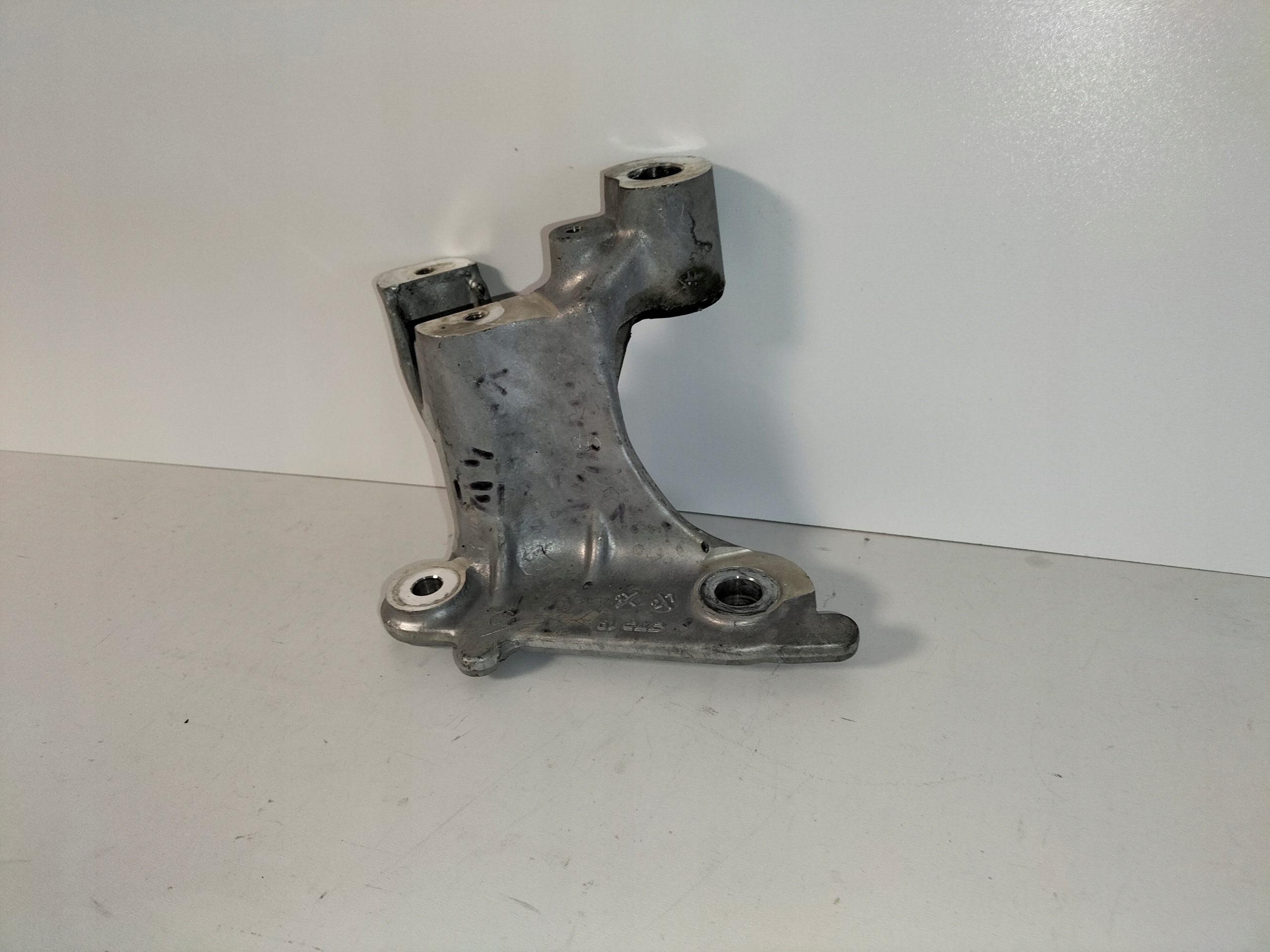 Halter Halter drazka des stabilisators links RENAULT MEGANE 4 IV 16