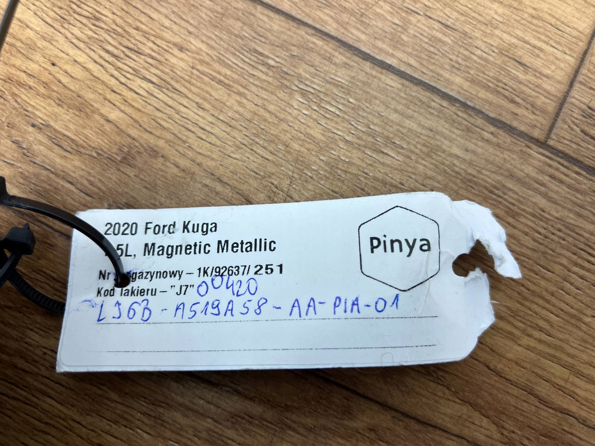 light sufitowa Ford Escape IV 2020+