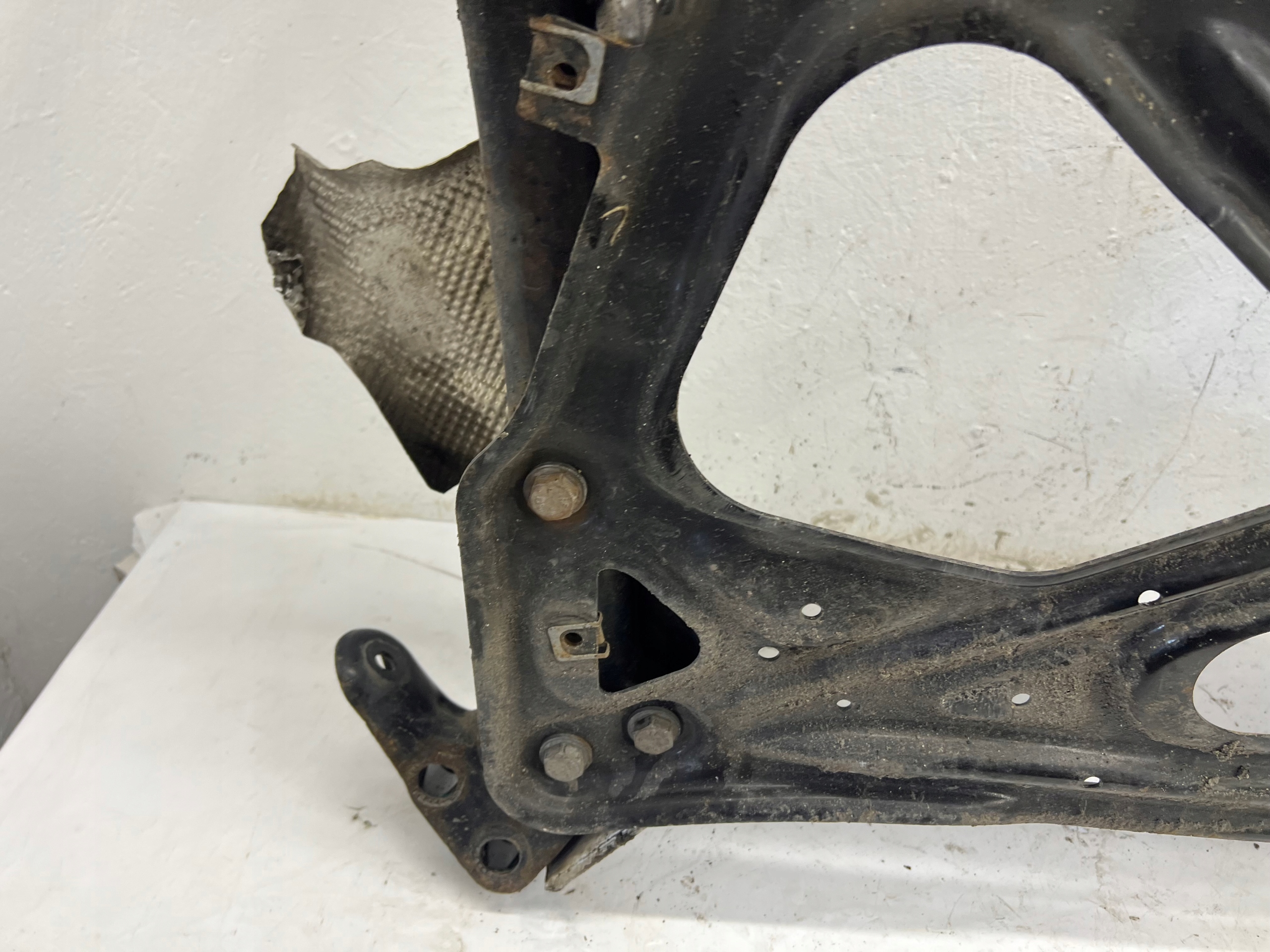 AUDI A6 C7 A7 3.0TDI sider axle beam subframe axle beam front 4H0399345P