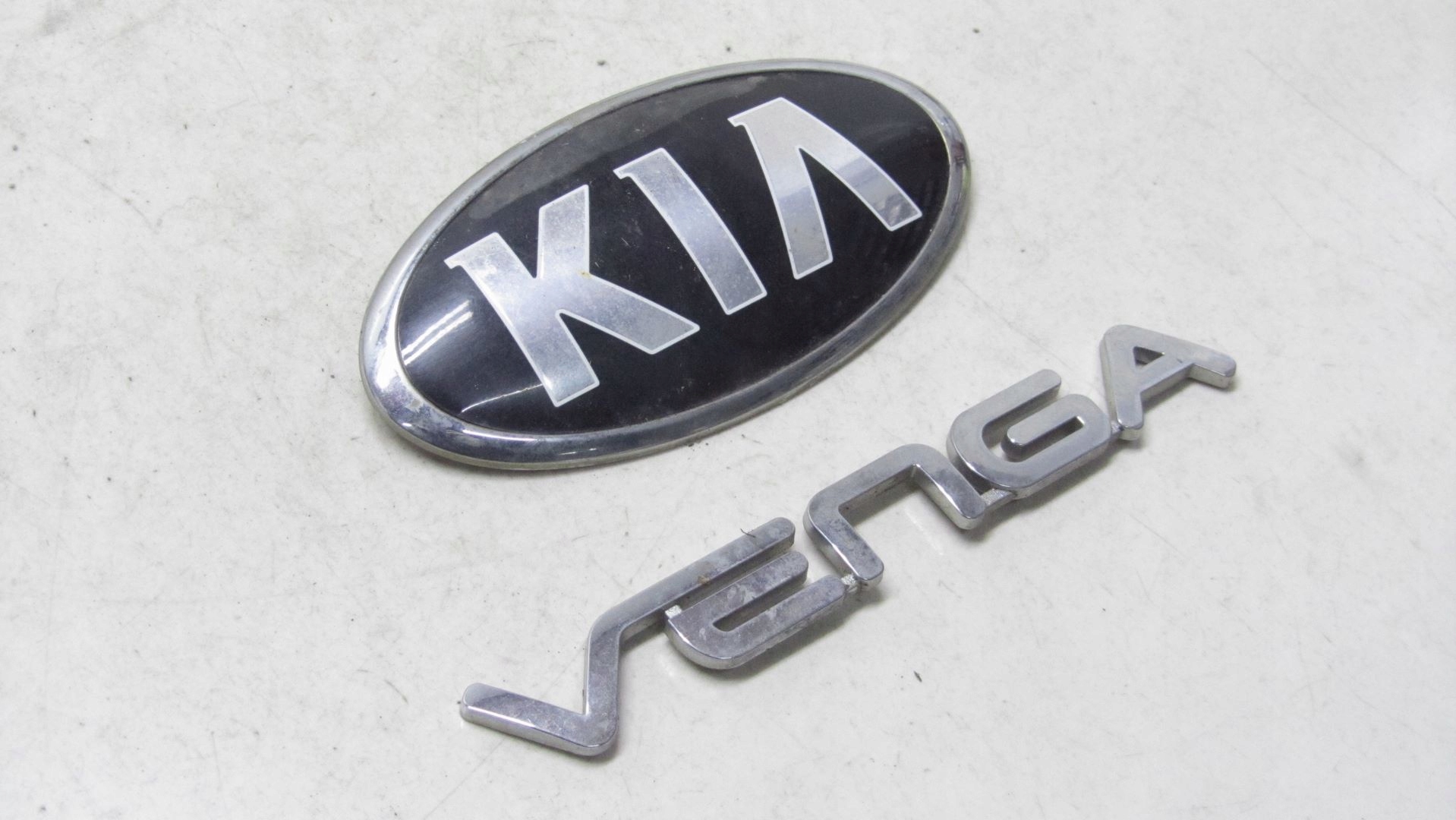KIA VENGA EMBLEMAT ZNACZEK KLAPY EMBLEMAT 09-16 Producent części Kia OE