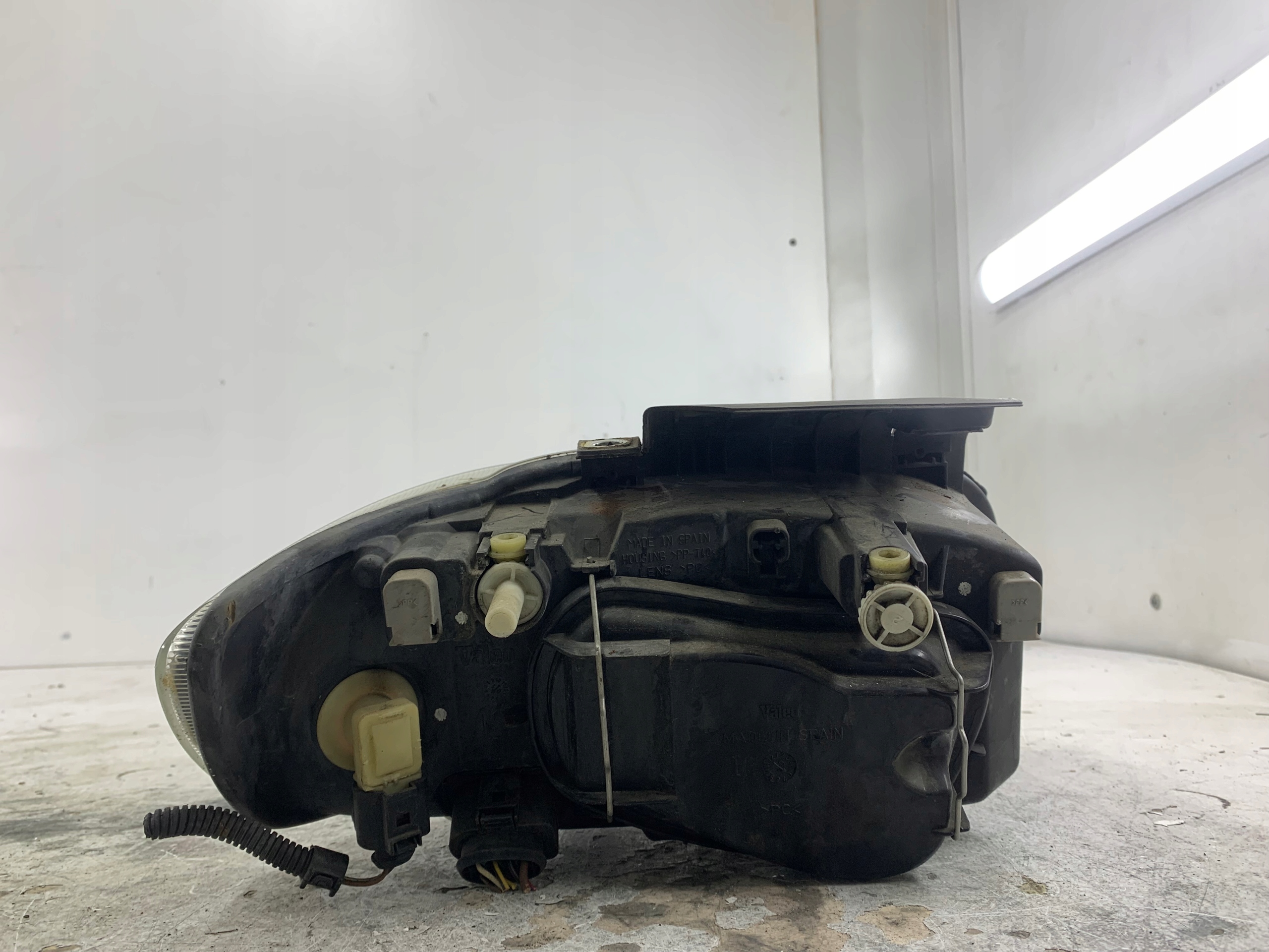 SEAT CORDOBA and light left front