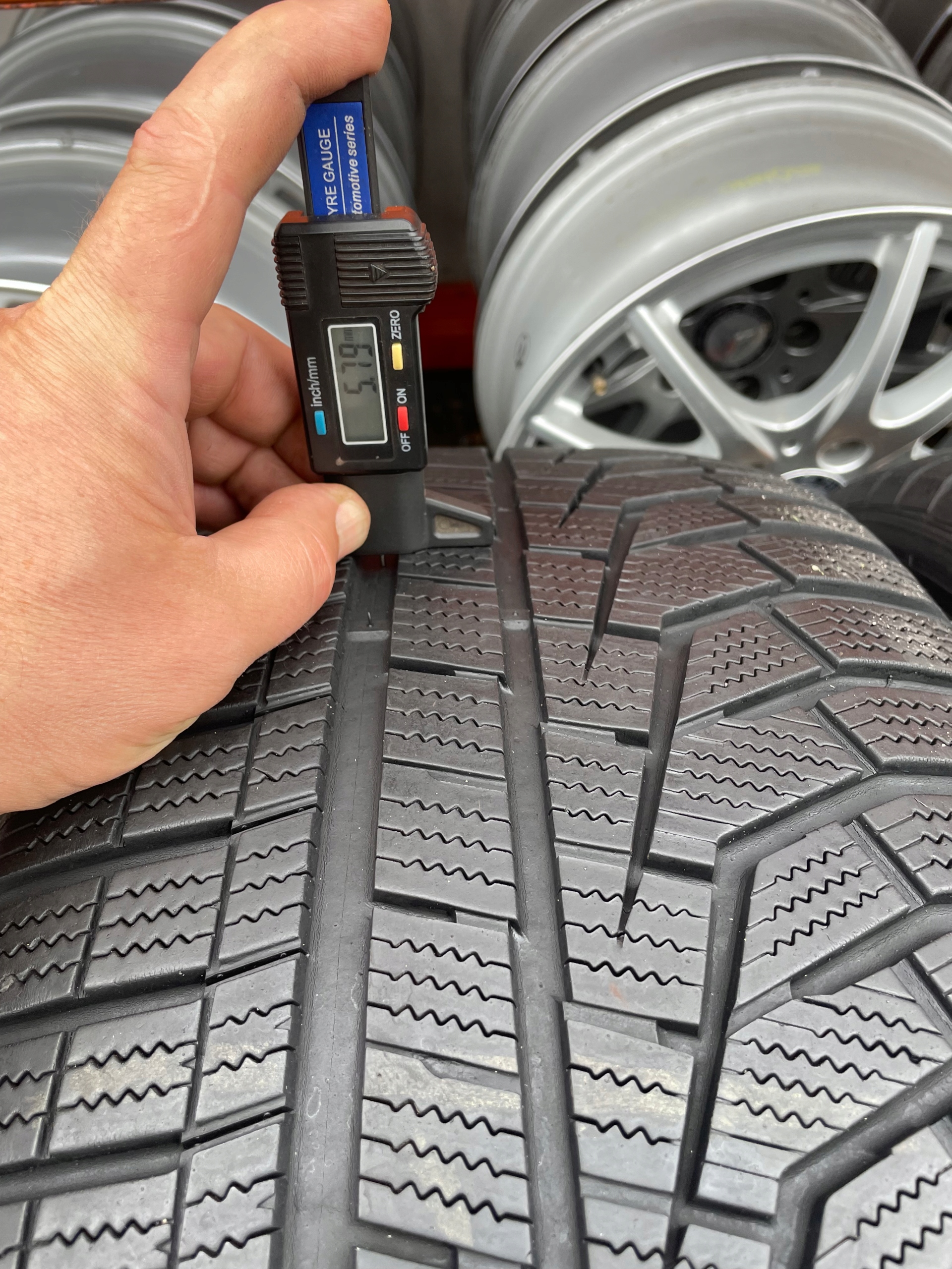 OPONA 255/55R19 111V HANKOOK WINTER I*CEPT EVO2 SUV W320A Model Winter i*cept evo2 SUV W320A