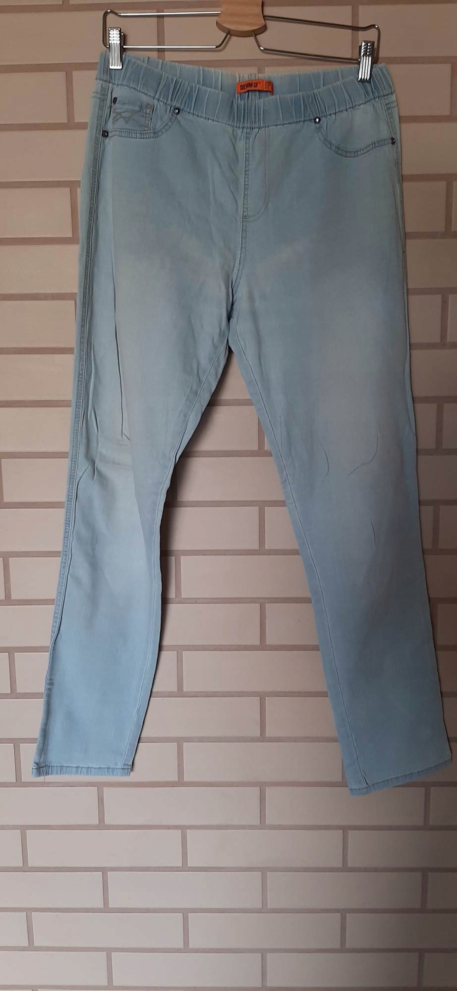 Niebieskie spodnie jeansowe jegginsy Atmosphere 42