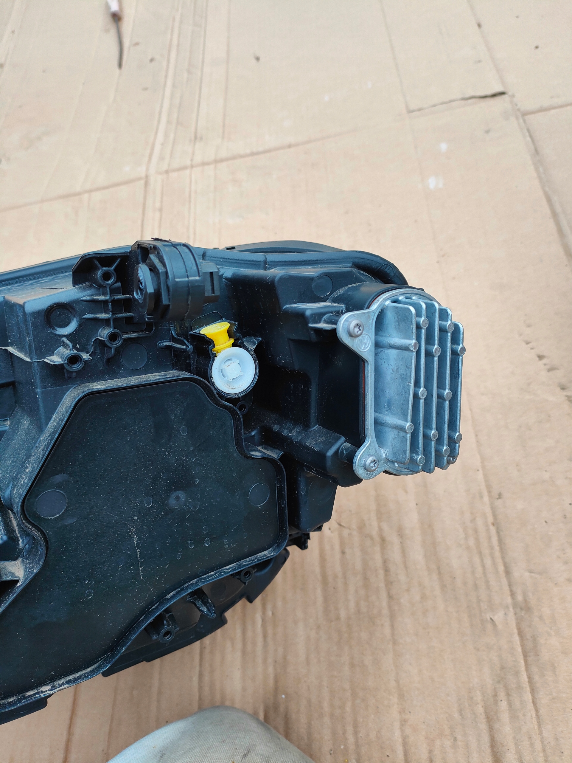 light front front VOLKSWAGEN ID4 11B941036D