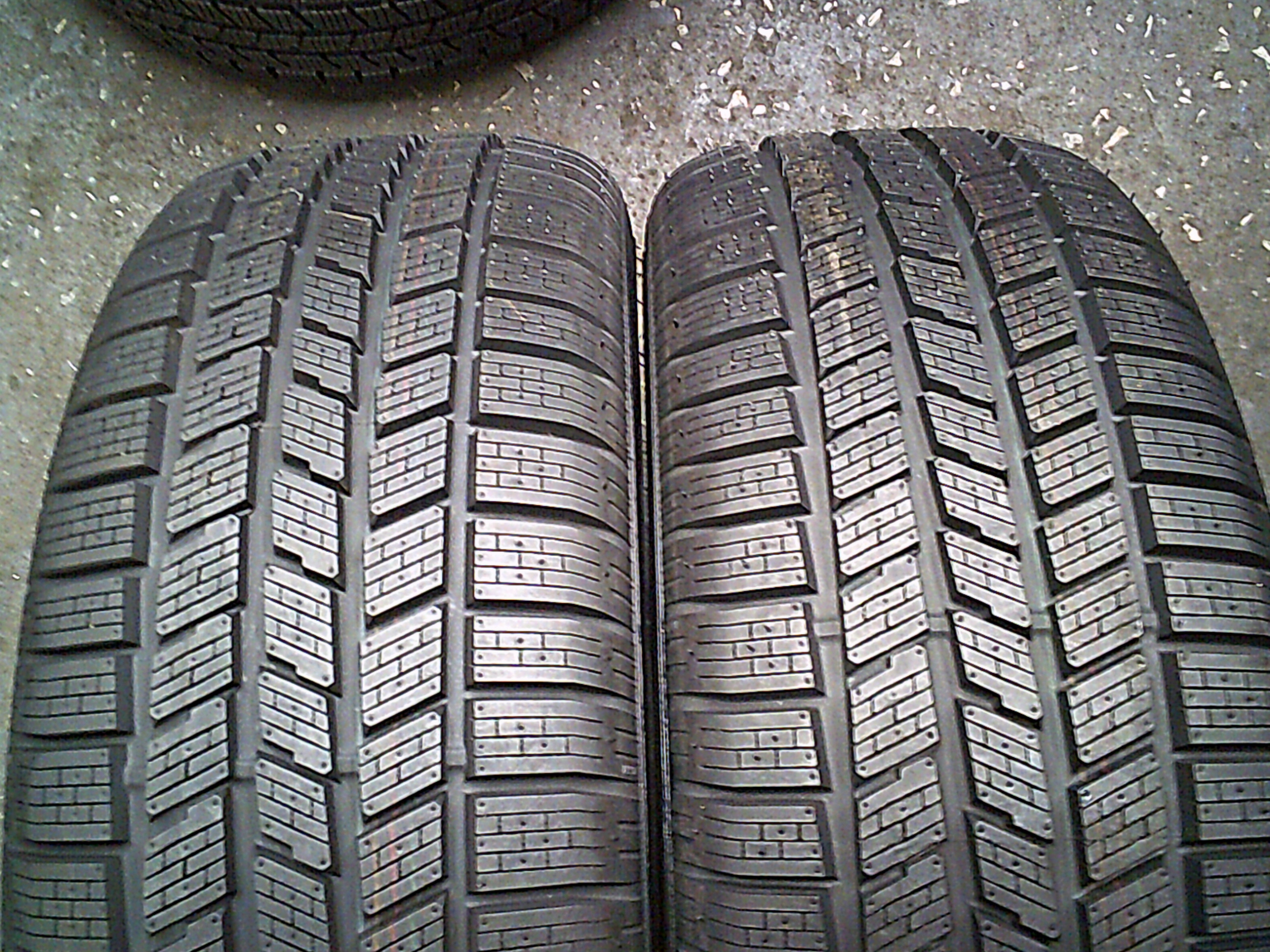 2x Pirelli Ice & Snow 235/60R17 2024 Nové