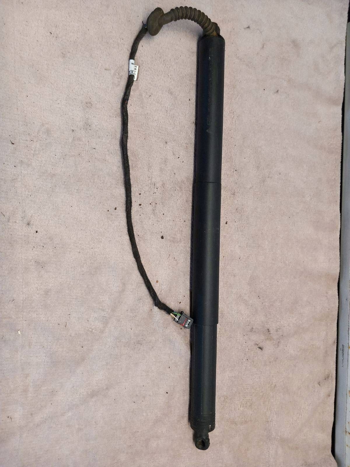 AUDI A5 8W8 damper bonnet boot 8W8827851A