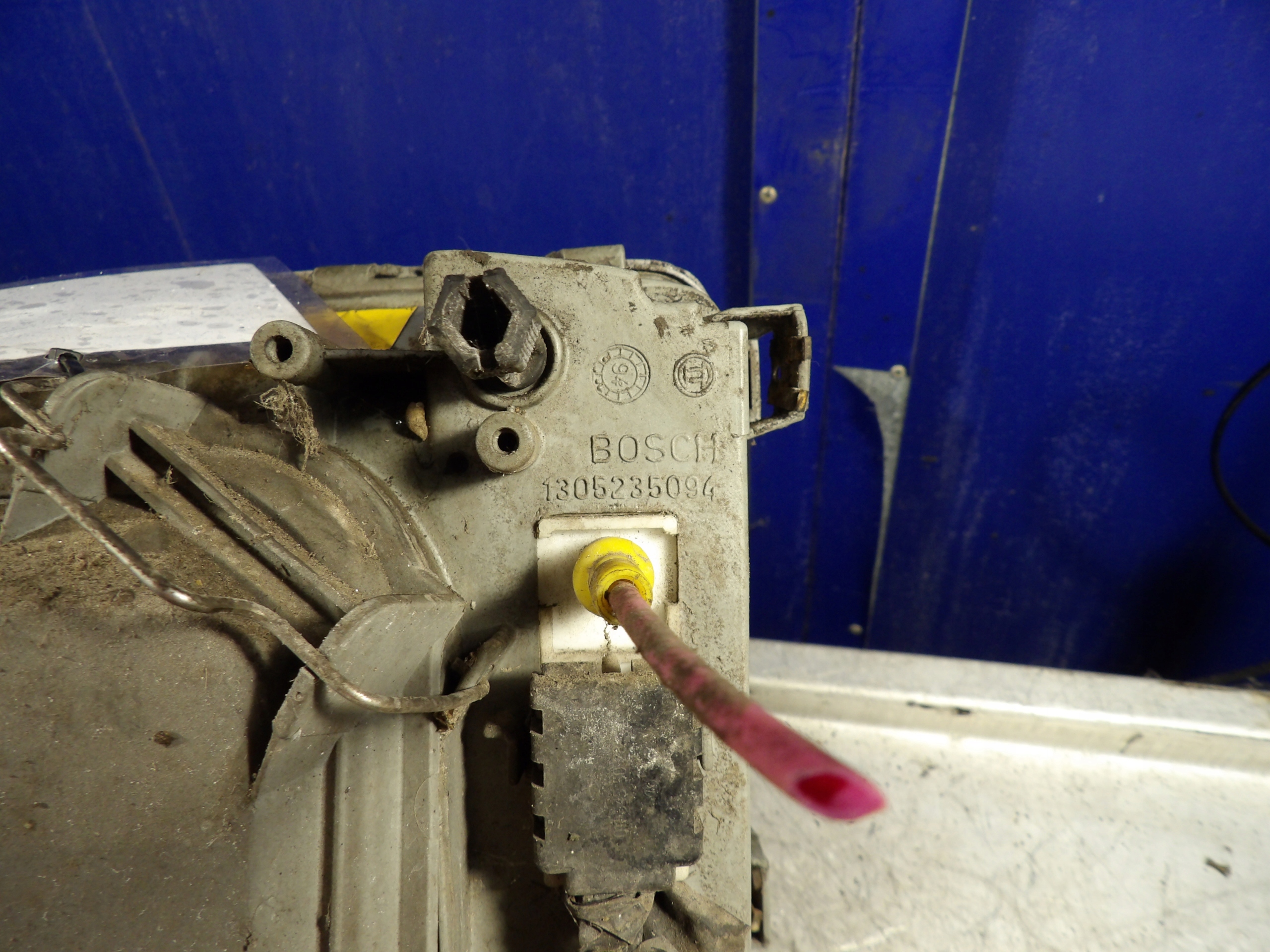 Mercedes 124 light front right 2,2B