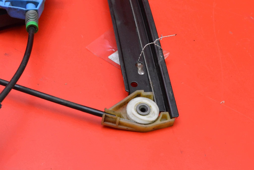 window regulator left front EU 8E1959801H AUDI A4 B7 sedan 04-08