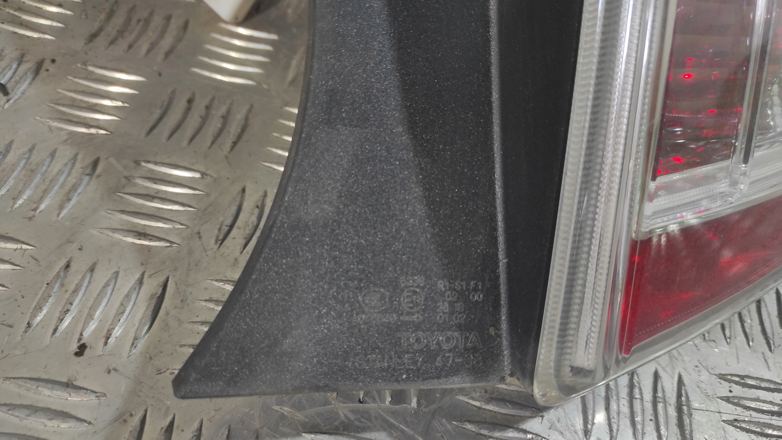 фонарь правый TOYOTA PRIUS III 09-15