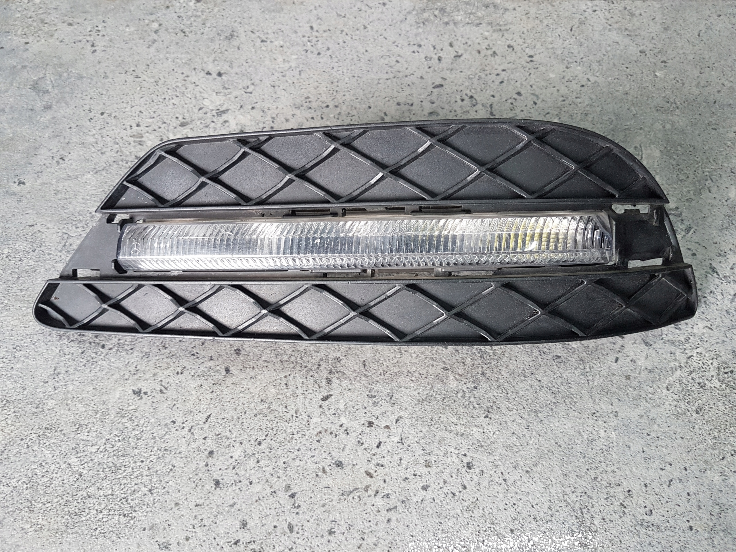 A2049068900 - Галоген левый DRL MERCEDES_BENZ W204 W212 + решетка радиатора