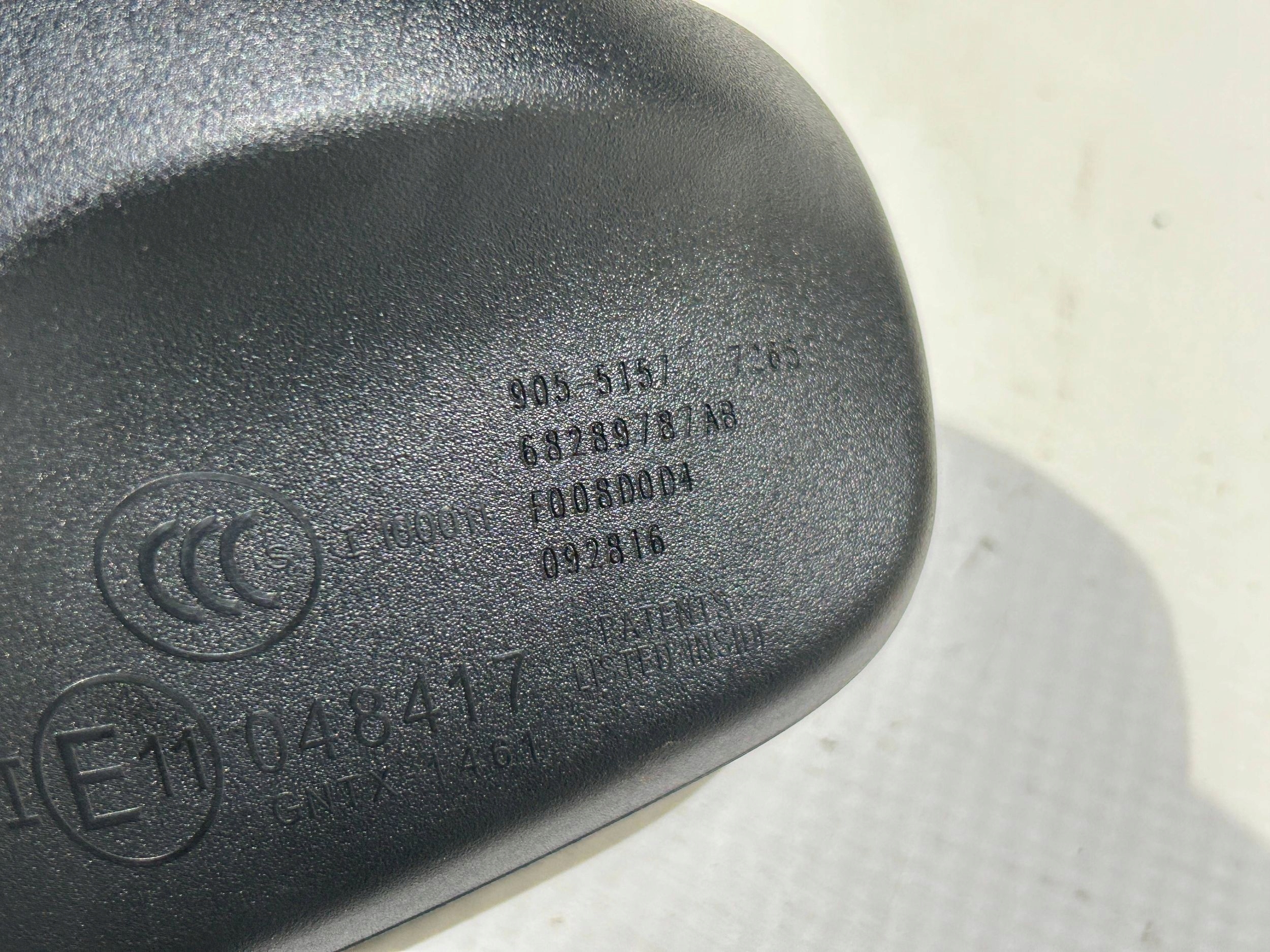rear-view mirror inner sensor changes of the lights Dodge Durango 2014