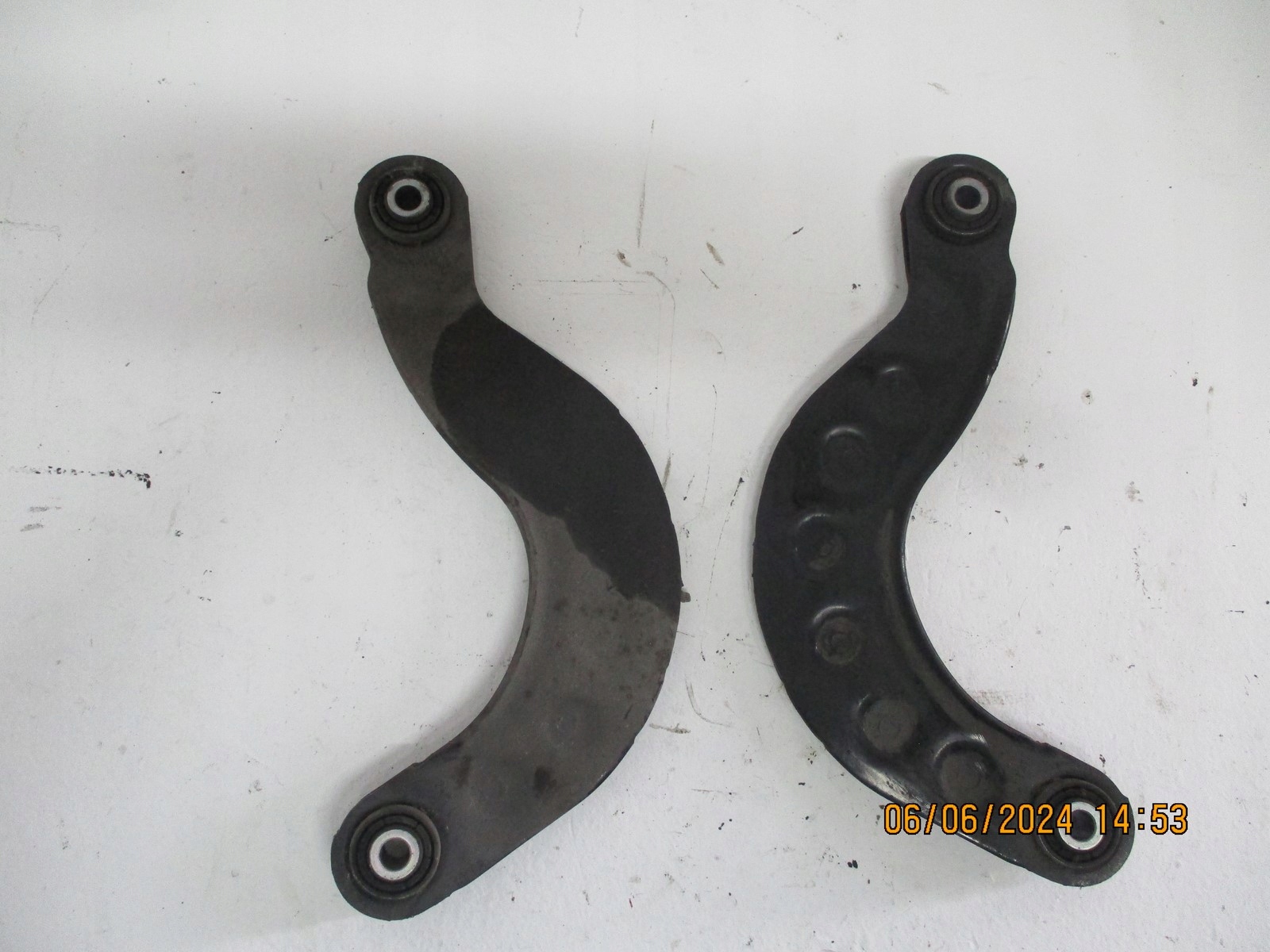 QUERLENKER HECK HINTEN LINKS ODER RECHTS VOLVO V40 II 1,6D 14R